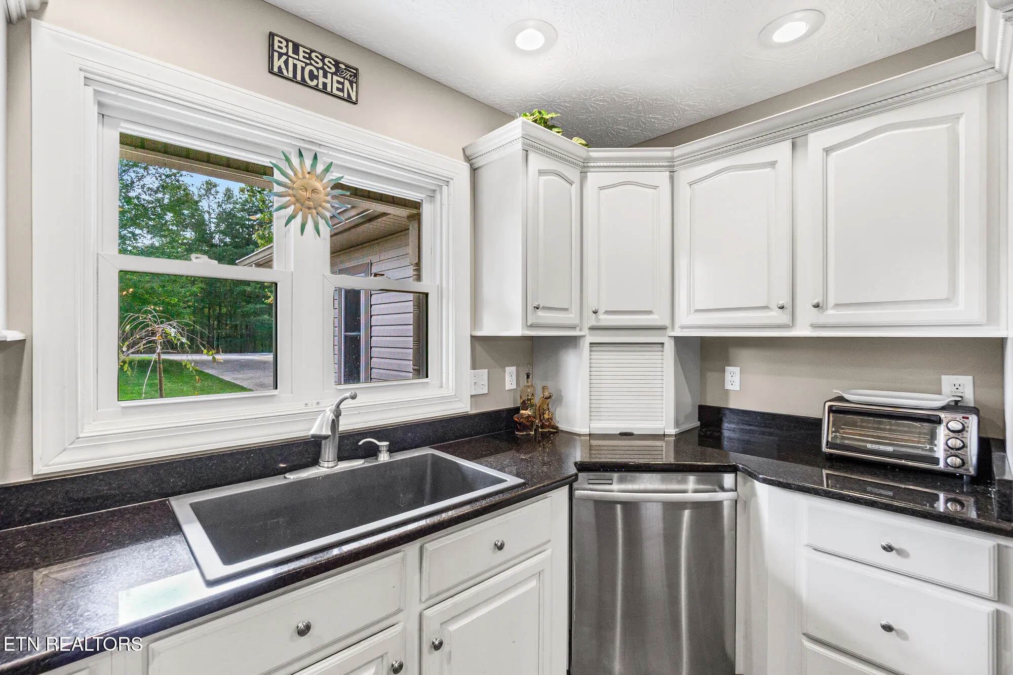 Property Slideshow image 6 of 28 | 110 minetta dr, Crossville, TN, 38558