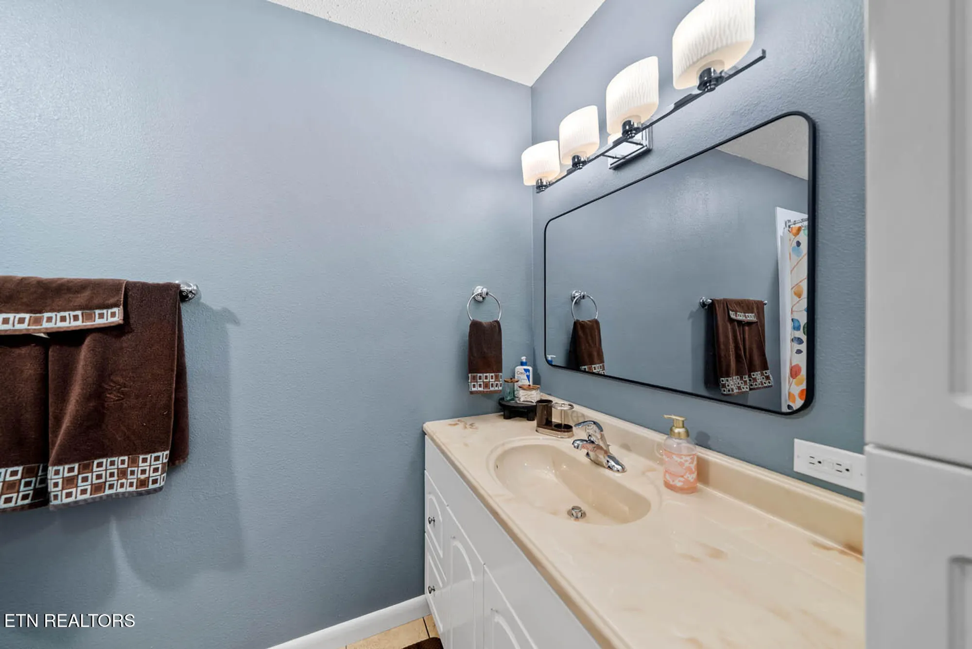 Property Slideshow image 25 of 53 | 10 lakeshore ter 62, Crossville, TN, 38558