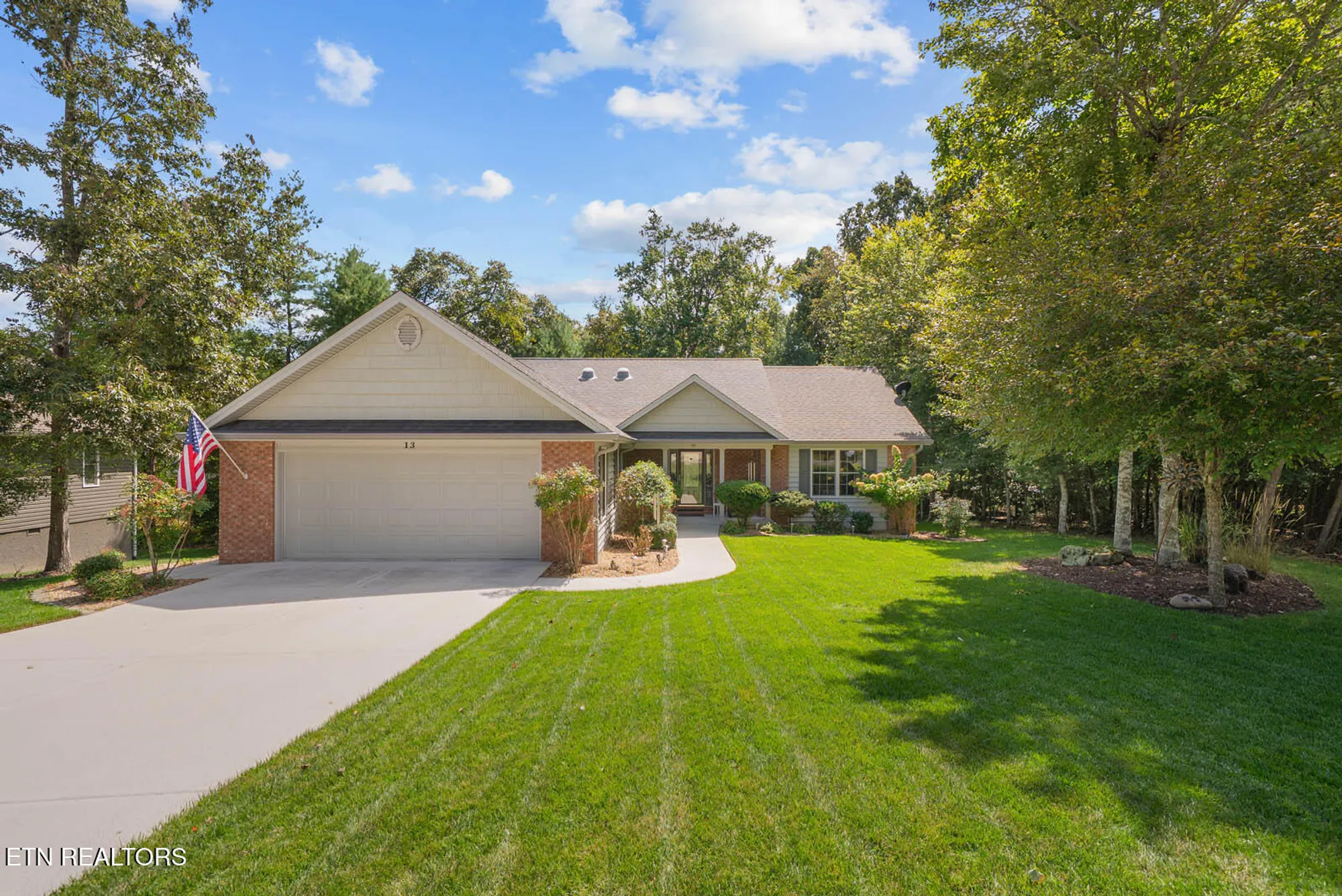 Property Slideshow image 1 of 58 | 13 kenwood ct, Crossville, TN, 38558