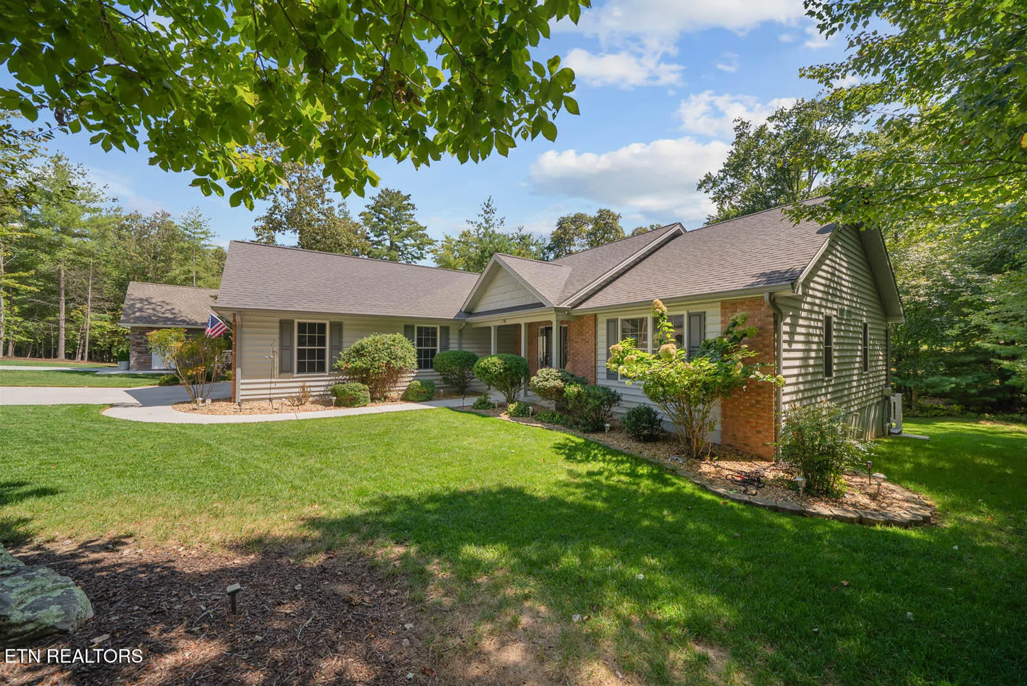 Property Slideshow image 4 of 58 | 13 kenwood ct, Crossville, TN, 38558