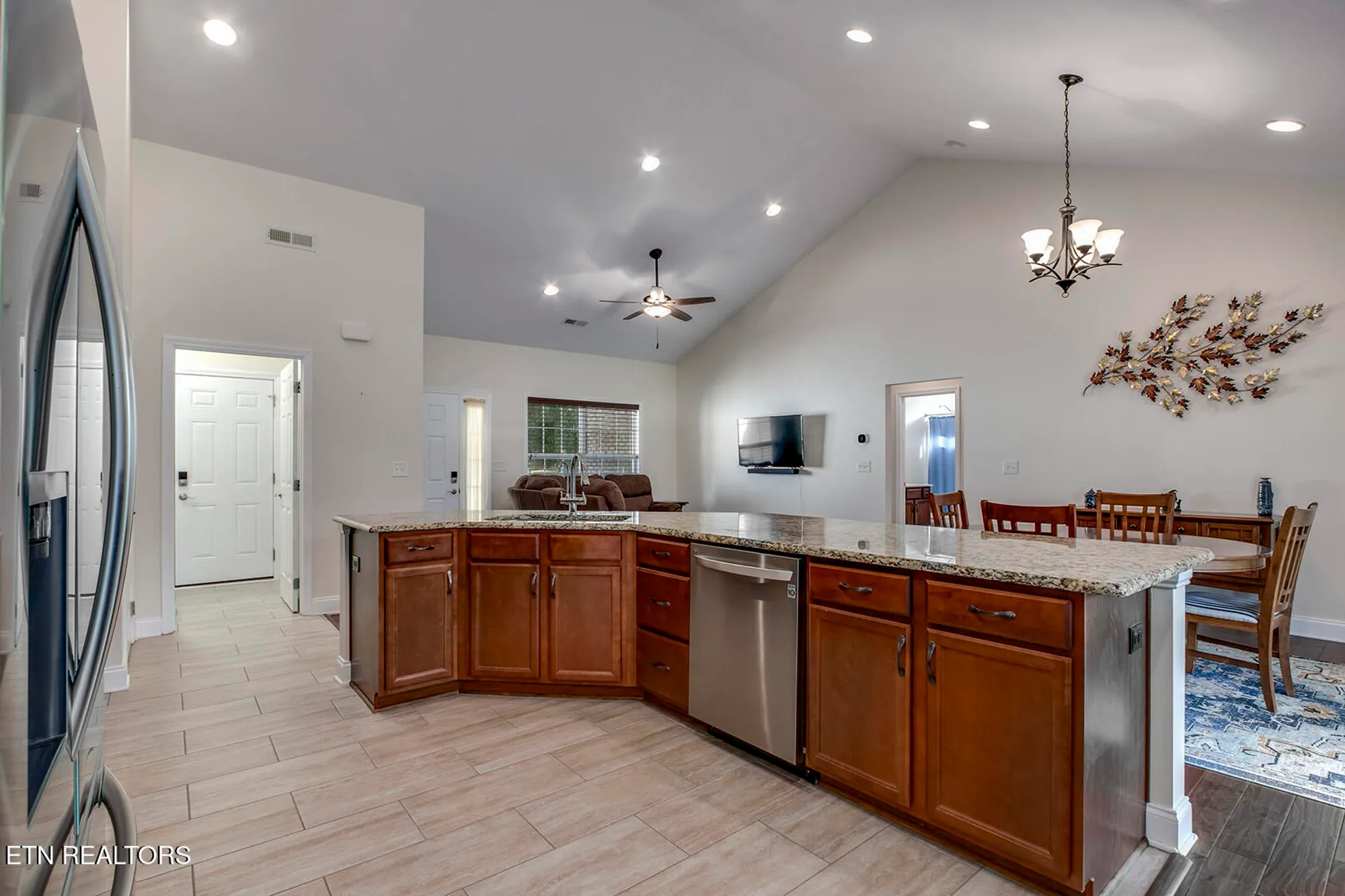 Property Slideshow image 22 of 54 | 134 daleyuhski way, Loudon, TN, 37774