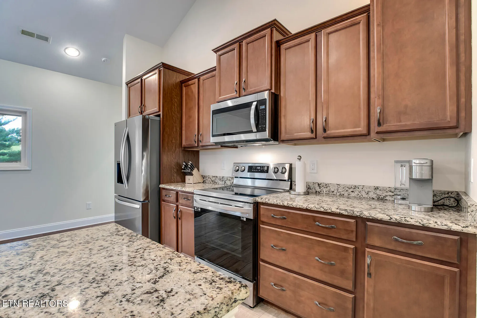 Property Slideshow image 25 of 54 | 134 daleyuhski way, Loudon, TN, 37774