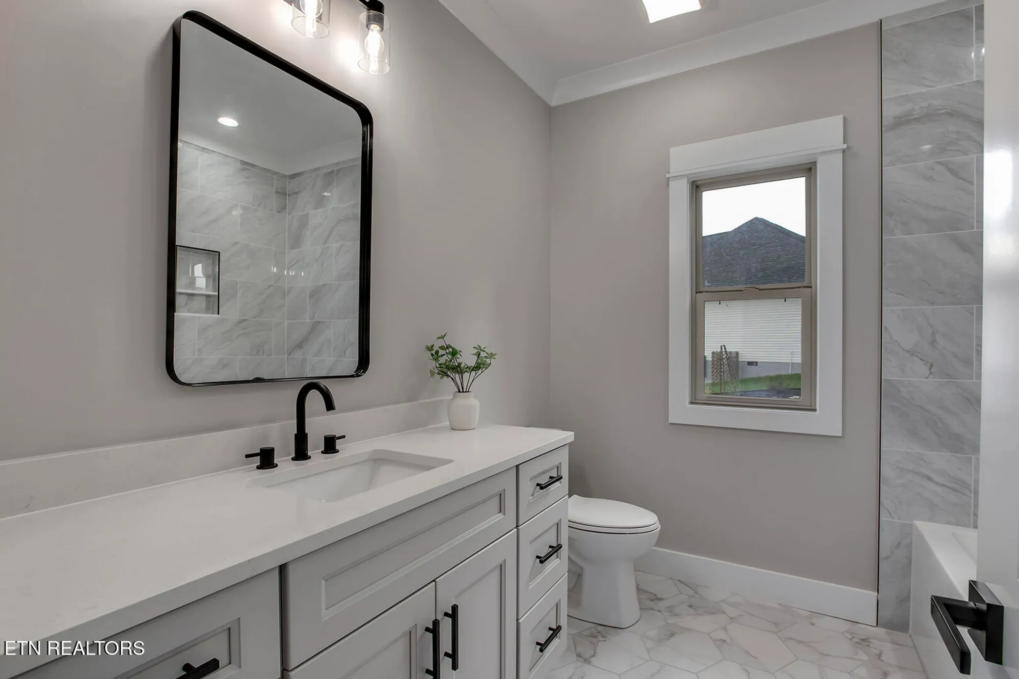 Property Slideshow image 40 of 57 | 115 oonoga way, Loudon, TN, 37774