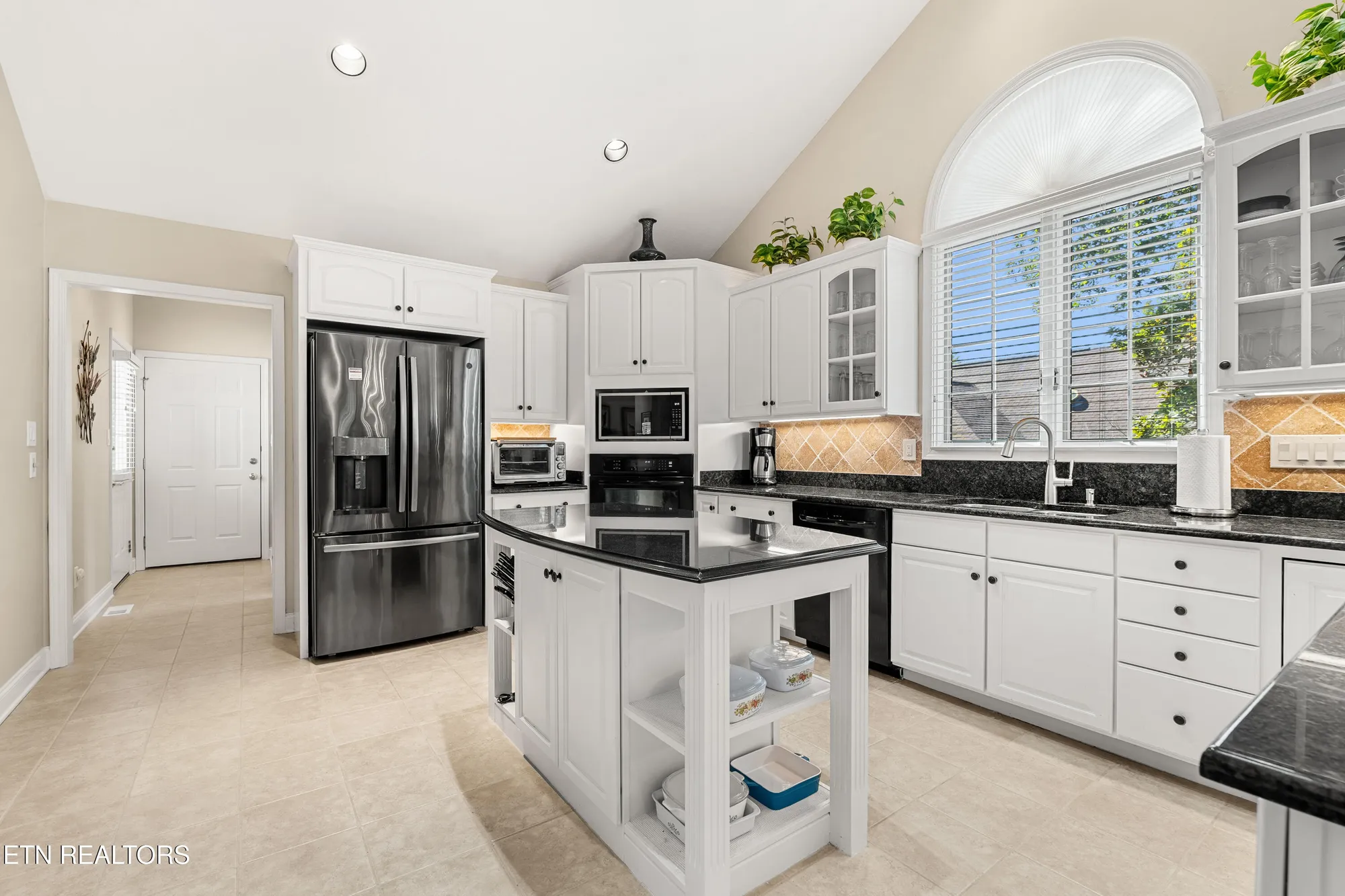 Property Slideshow image 16 of 40 | 117 kenosha ln, Loudon, TN, 37774