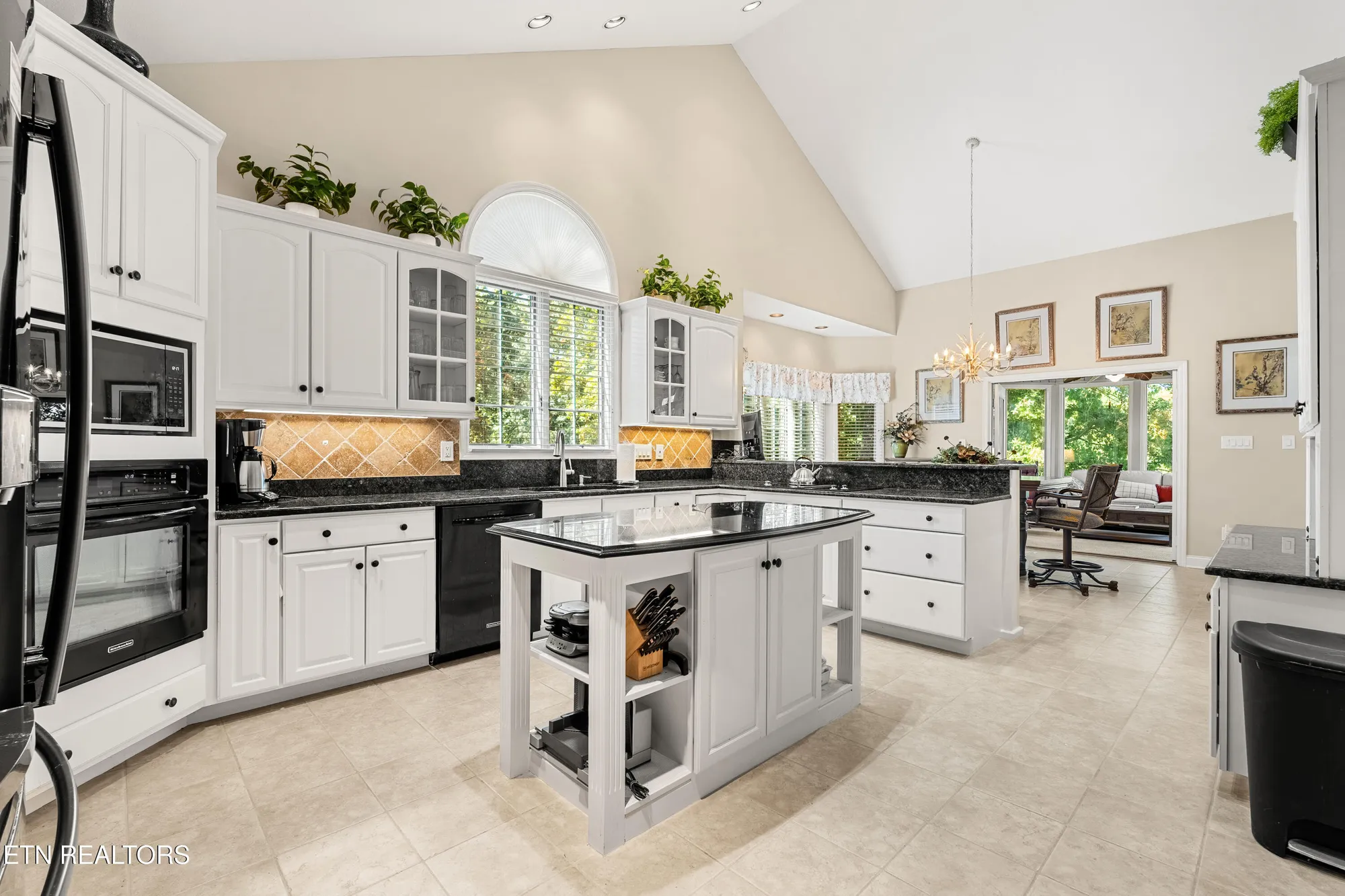 Property Slideshow image 15 of 40 | 117 kenosha ln, Loudon, TN, 37774