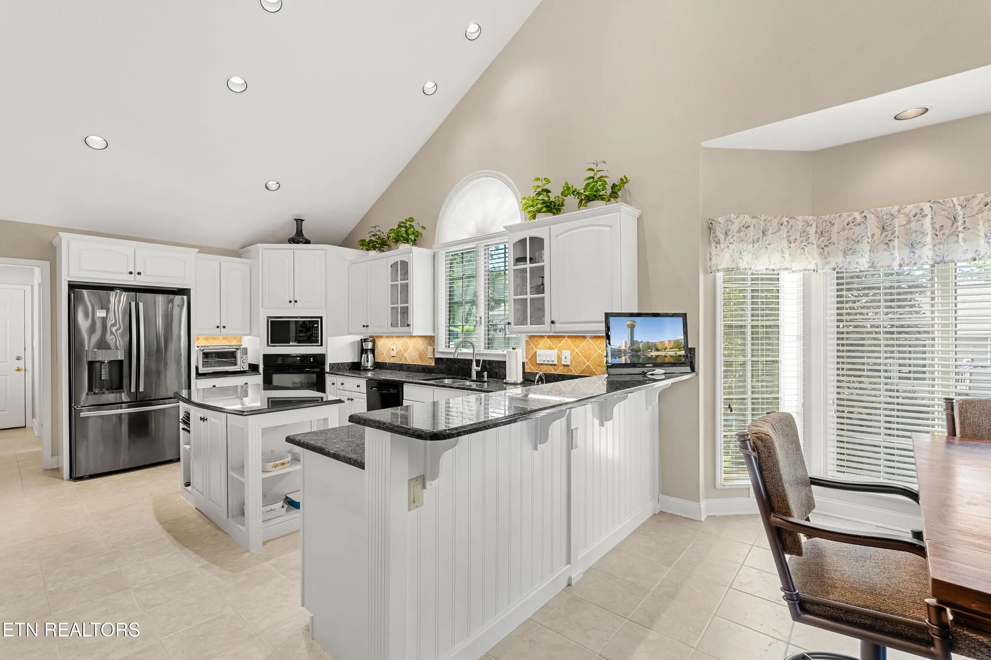 Property Slideshow image 17 of 40 | 117 kenosha ln, Loudon, TN, 37774