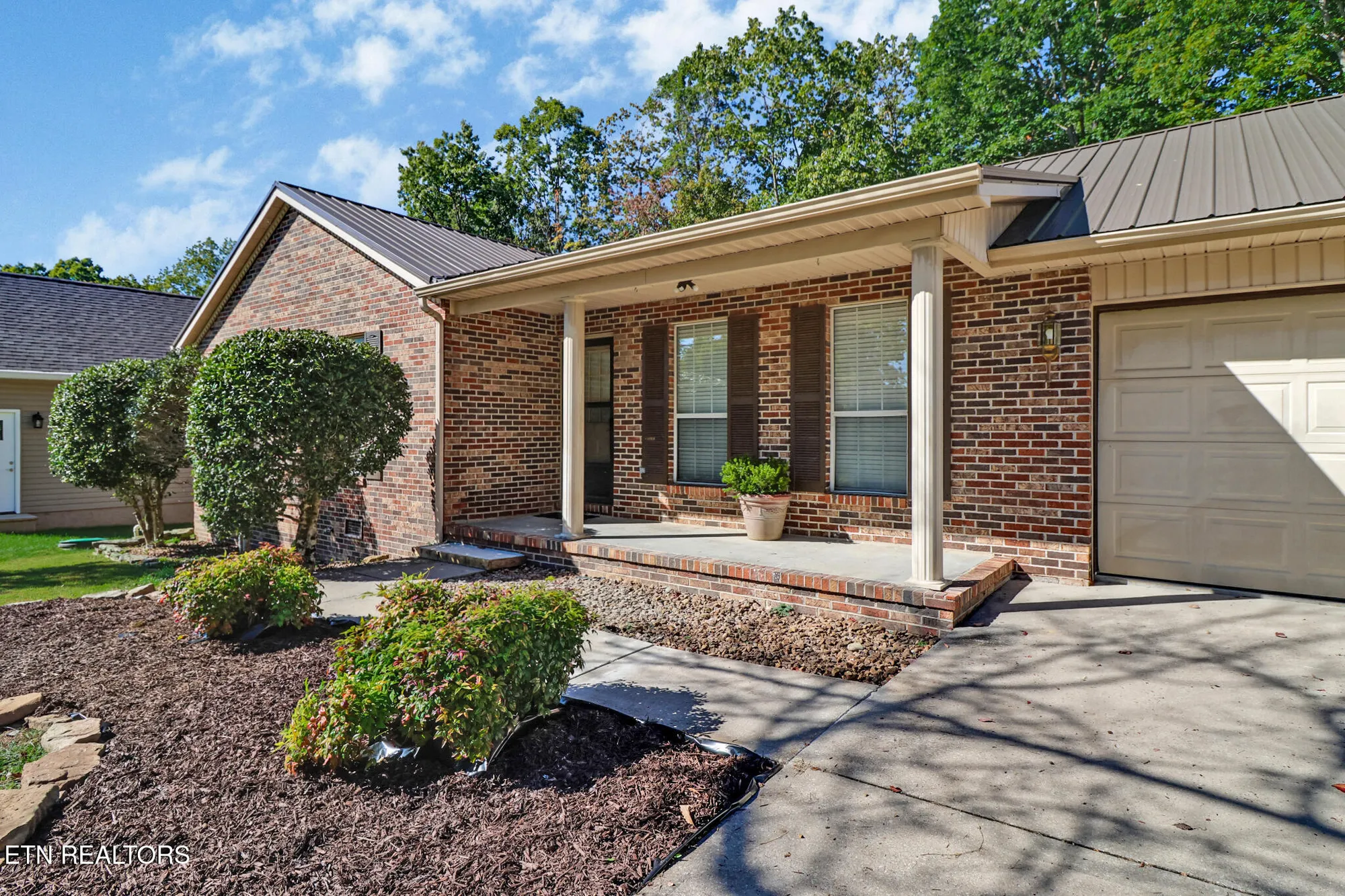 Property Slideshow image 2 of 27 | 309 lakeview dr, Crossville, TN, 38558