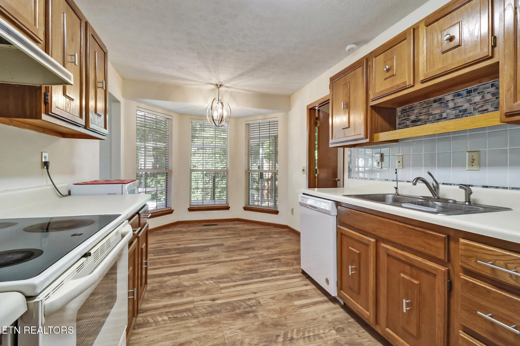 Property Slideshow image 8 of 27 | 309 lakeview dr, Crossville, TN, 38558