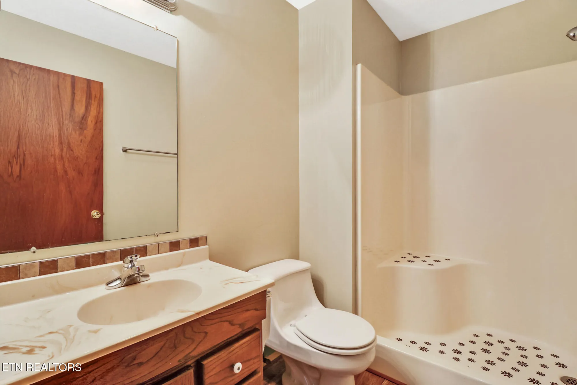 Property Slideshow image 15 of 27 | 309 lakeview dr, Crossville, TN, 38558