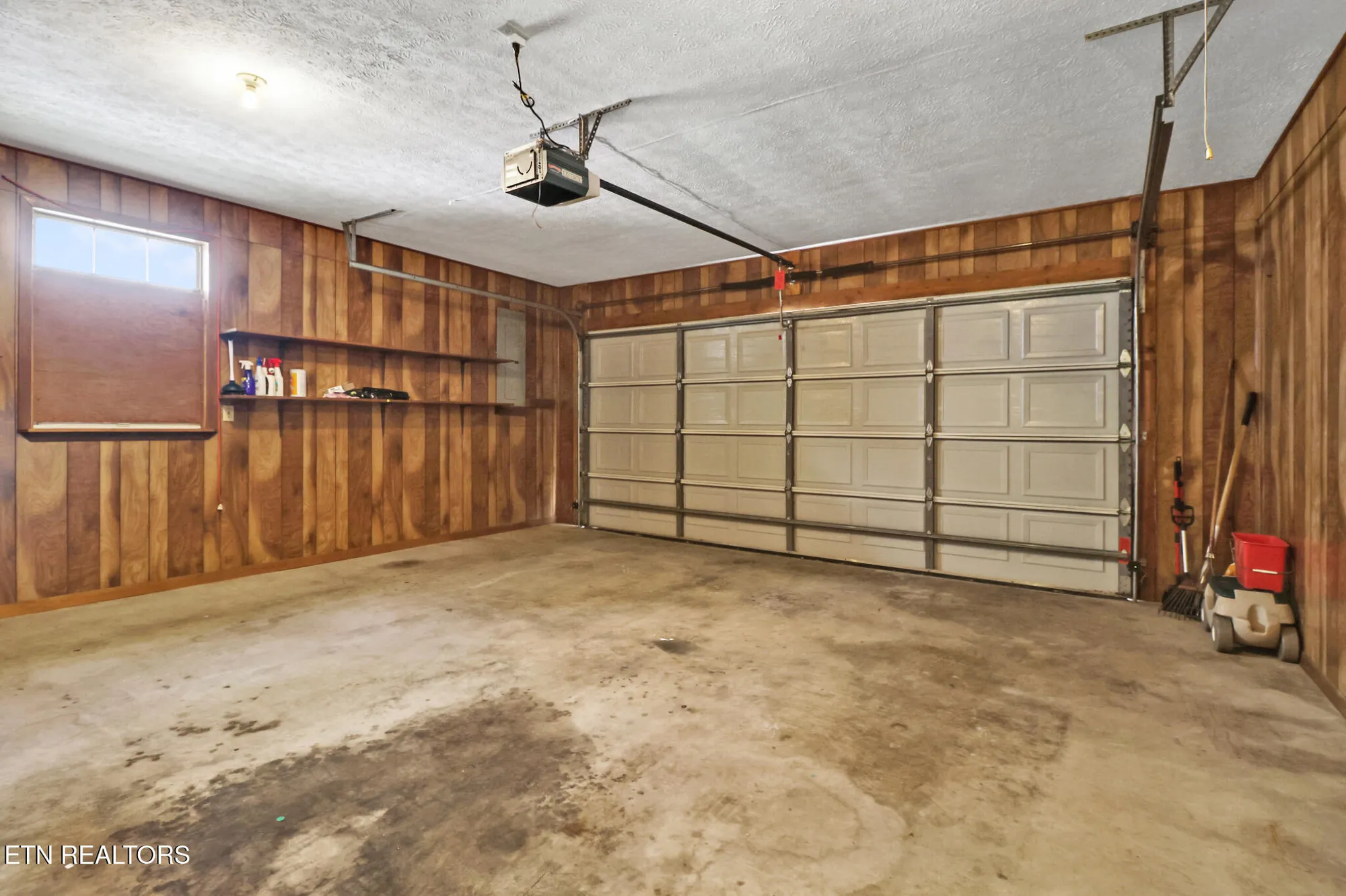 Property Slideshow image 22 of 27 | 309 lakeview dr, Crossville, TN, 38558