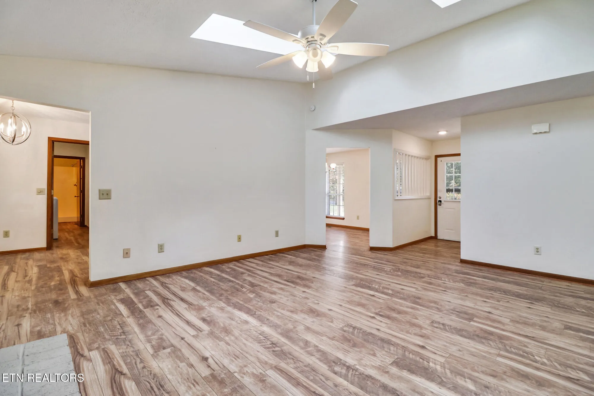 Property Slideshow image 5 of 27 | 309 lakeview dr, Crossville, TN, 38558