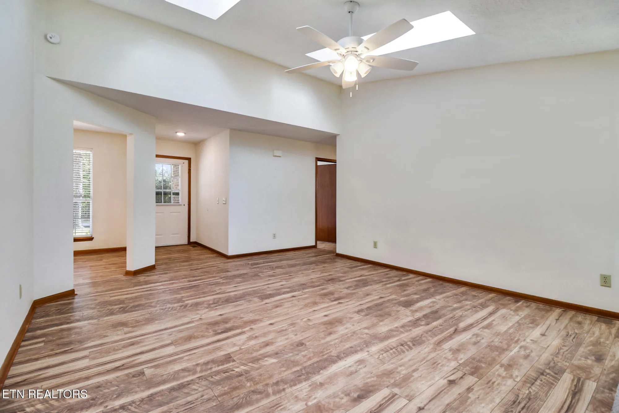 Property Slideshow image 6 of 27 | 309 lakeview dr, Crossville, TN, 38558