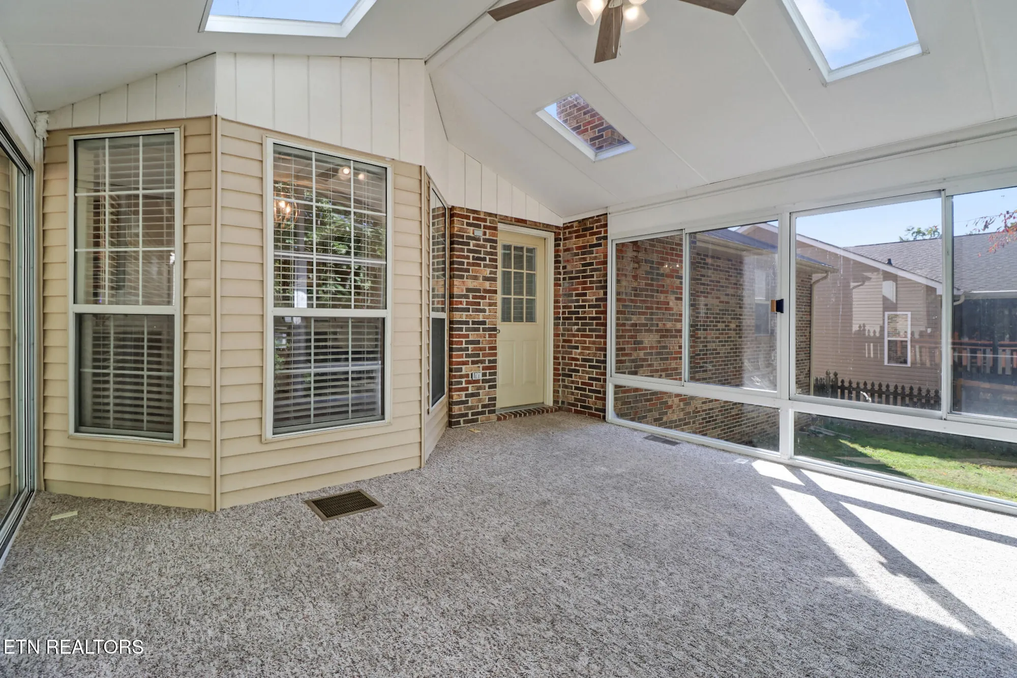 Property Slideshow image 20 of 27 | 309 lakeview dr, Crossville, TN, 38558