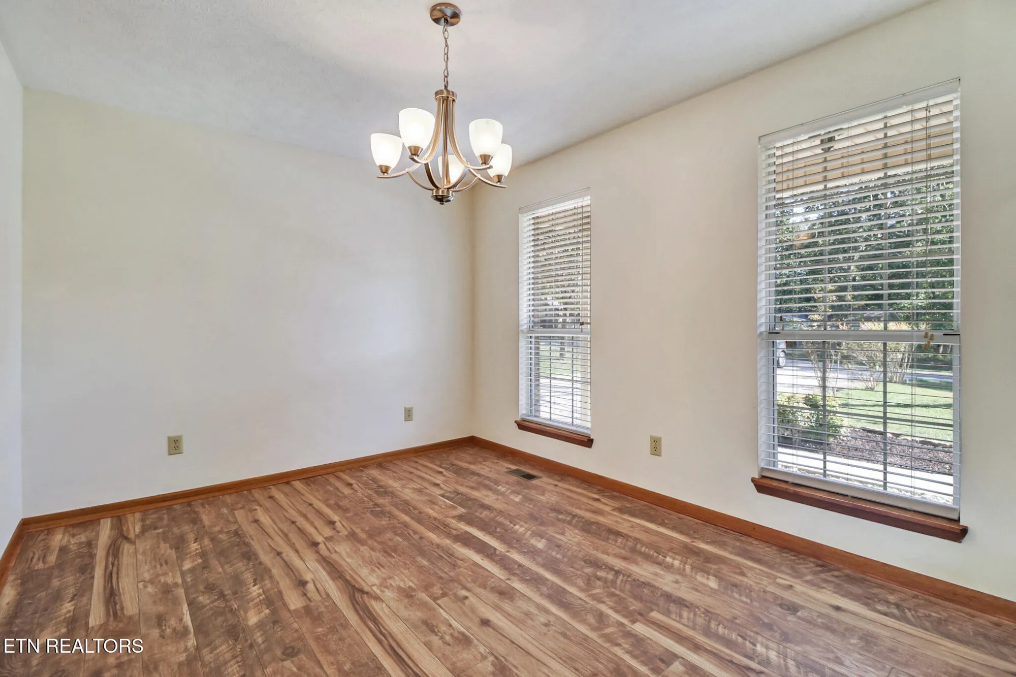 Property Slideshow image 7 of 27 | 309 lakeview dr, Crossville, TN, 38558