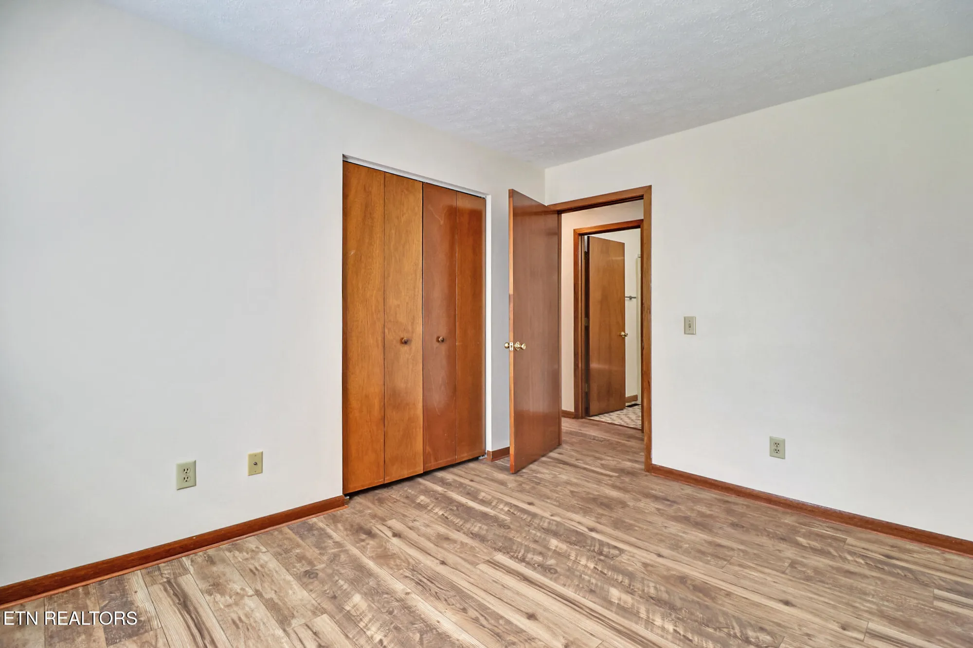 Property Slideshow image 14 of 27 | 309 lakeview dr, Crossville, TN, 38558