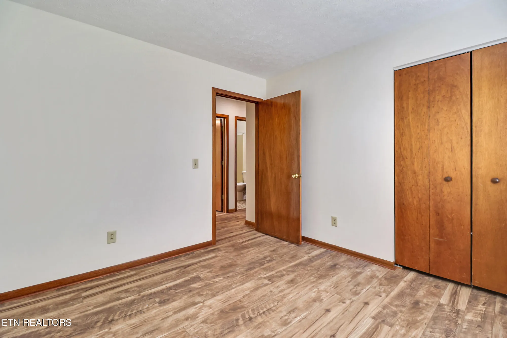 Property Slideshow image 17 of 27 | 309 lakeview dr, Crossville, TN, 38558