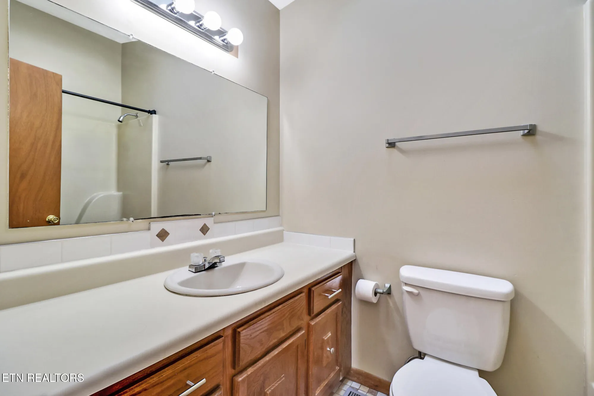 Property Slideshow image 12 of 27 | 309 lakeview dr, Crossville, TN, 38558