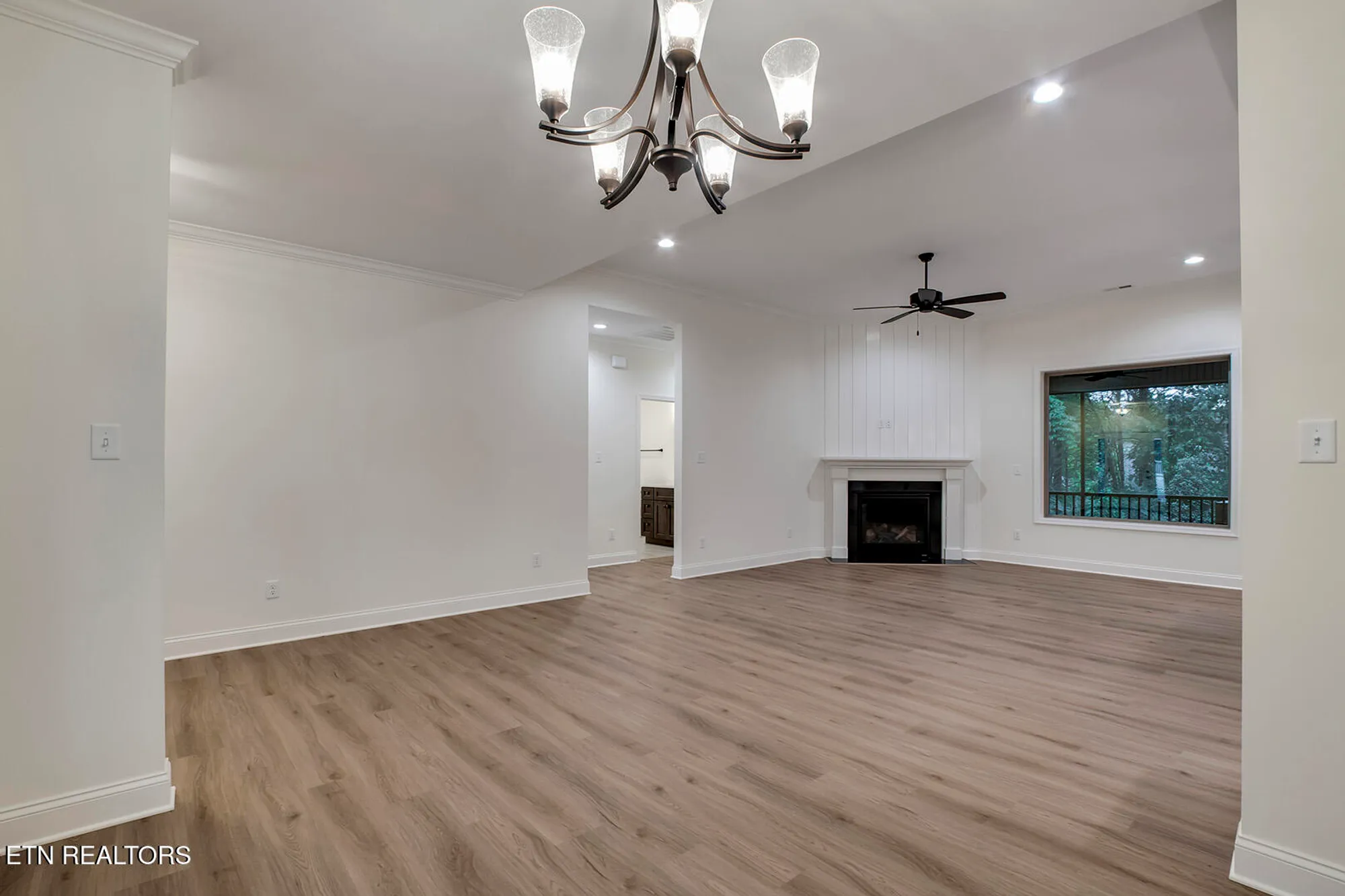 Property Slideshow image 7 of 58 | 172 utsesti way, Loudon, TN, 37774