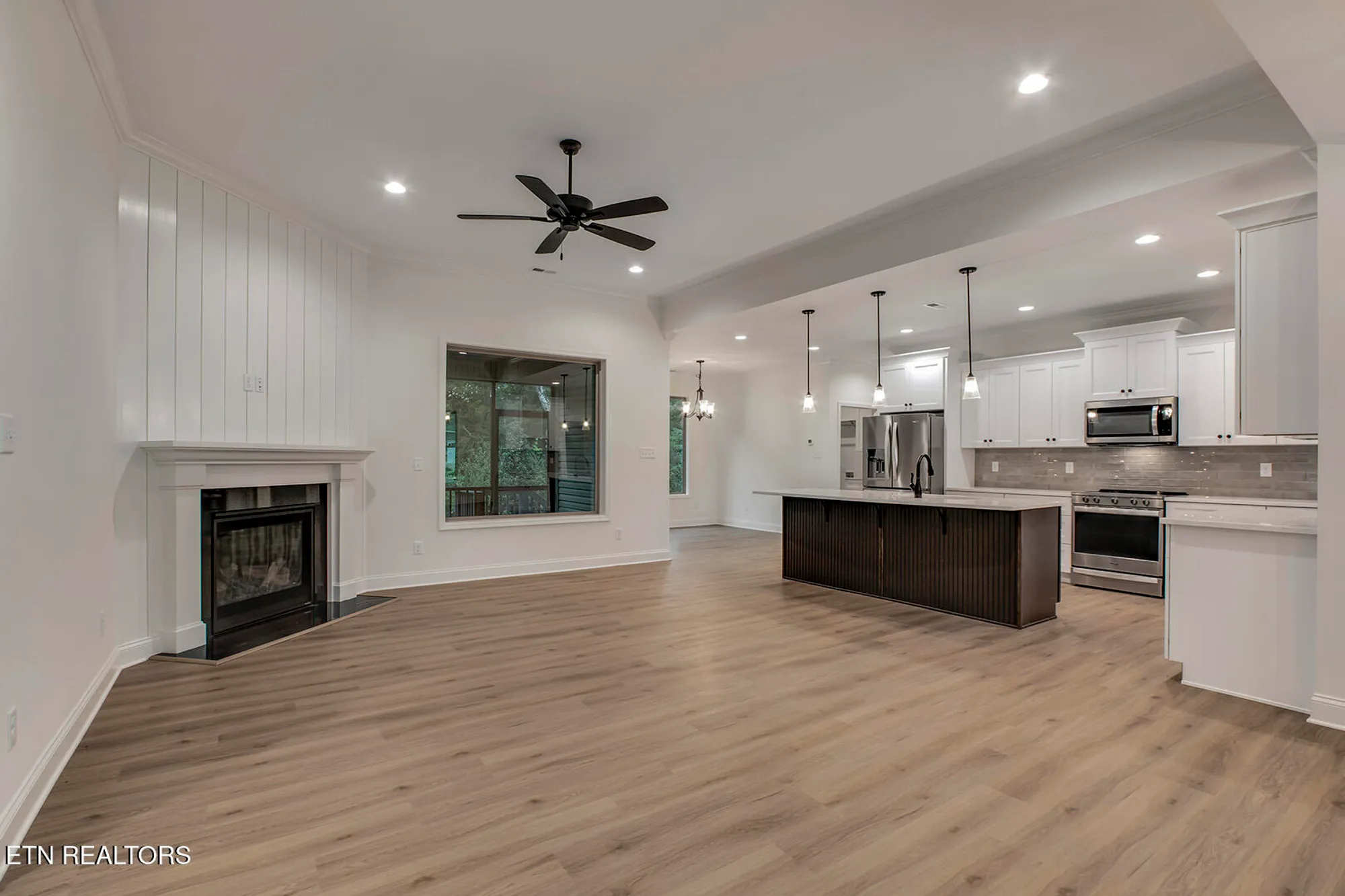 Property Slideshow image 8 of 58 | 172 utsesti way, Loudon, TN, 37774