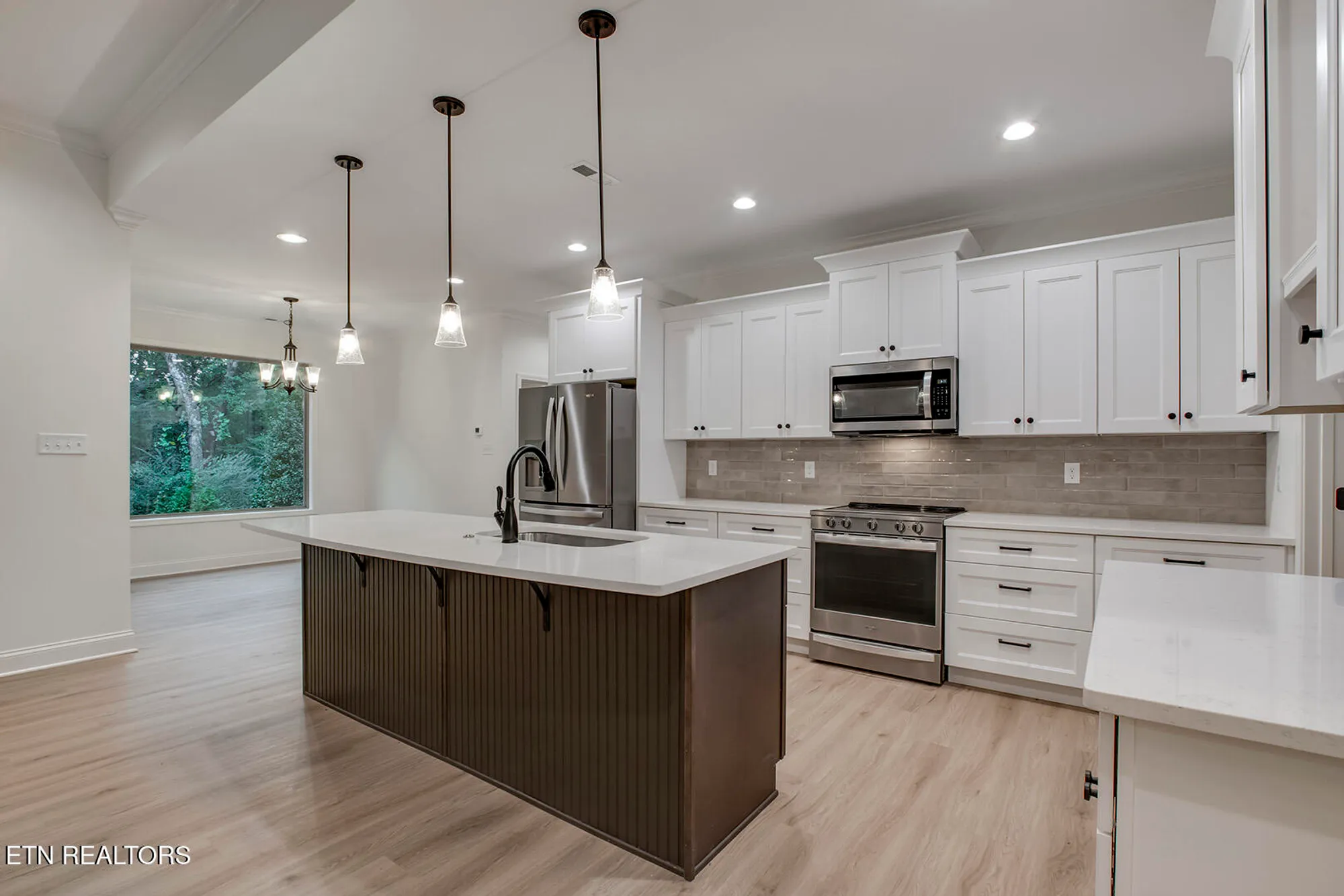Property Slideshow image 12 of 58 | 172 utsesti way, Loudon, TN, 37774
