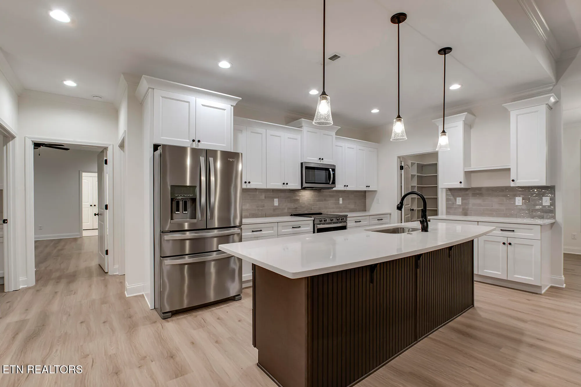 Property Slideshow image 13 of 58 | 172 utsesti way, Loudon, TN, 37774