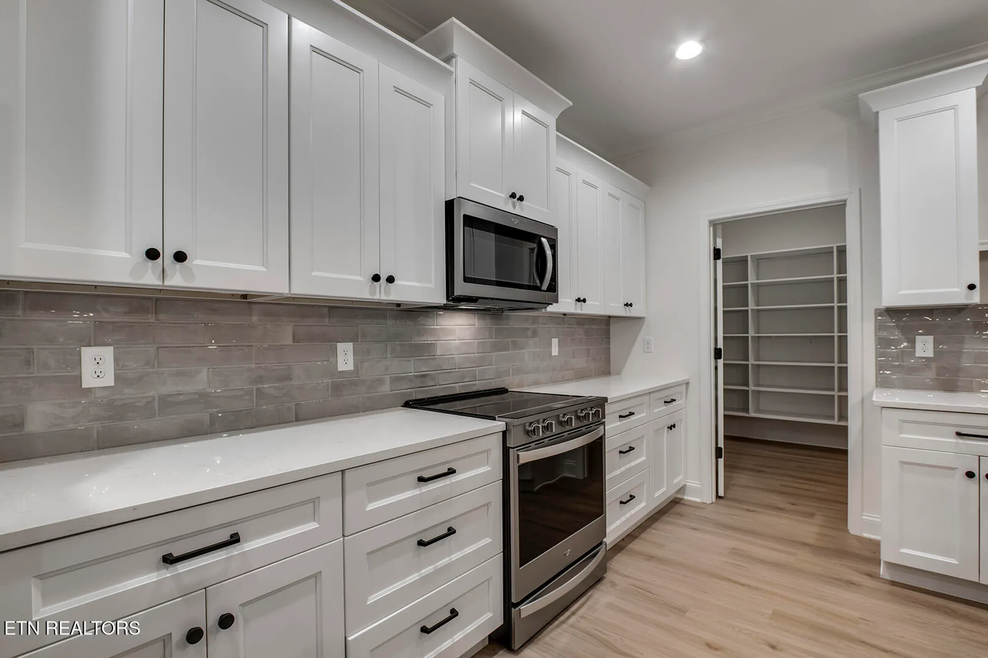 Property Slideshow image 15 of 58 | 172 utsesti way, Loudon, TN, 37774