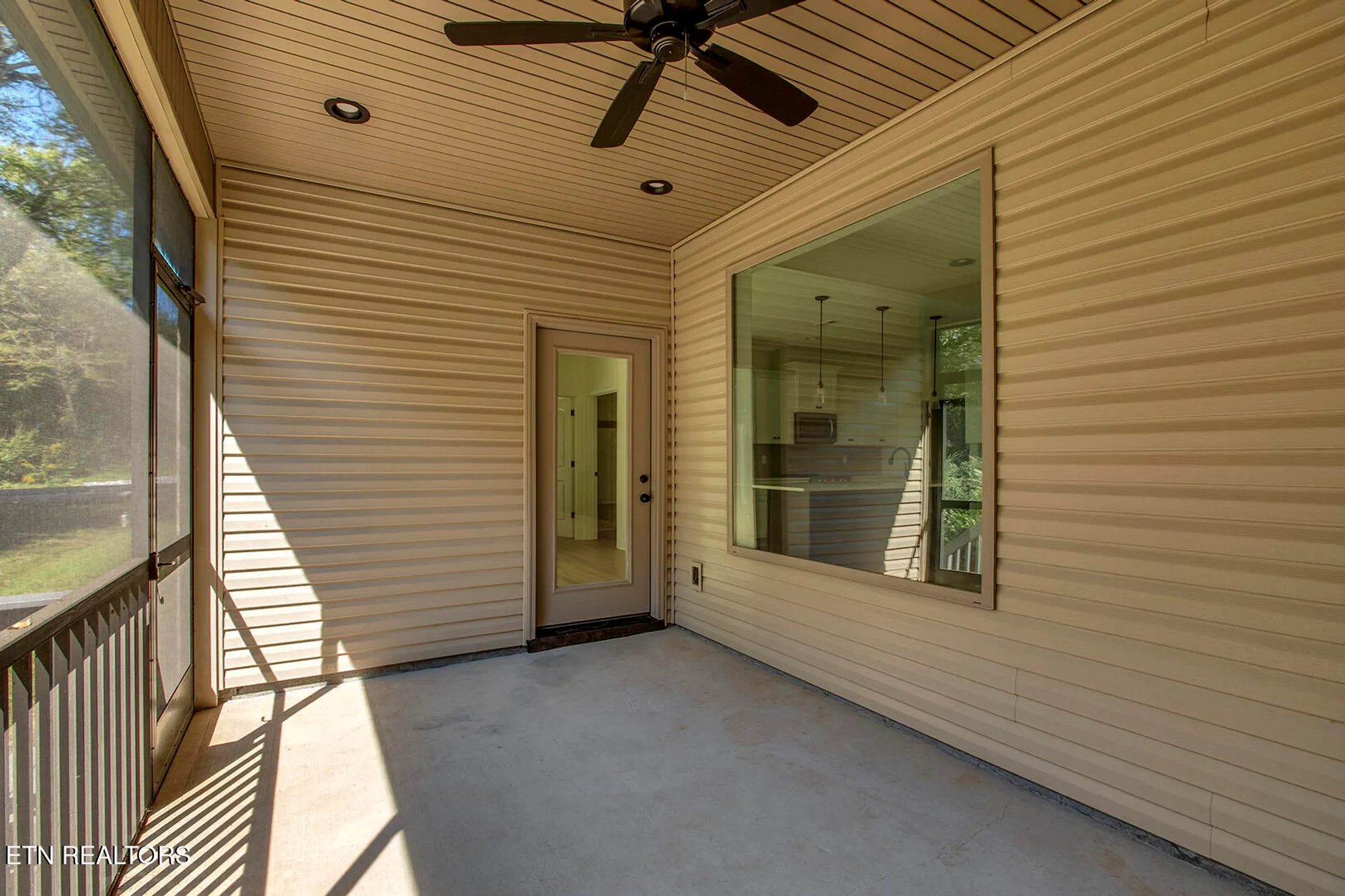 Property Slideshow image 22 of 58 | 172 utsesti way, Loudon, TN, 37774