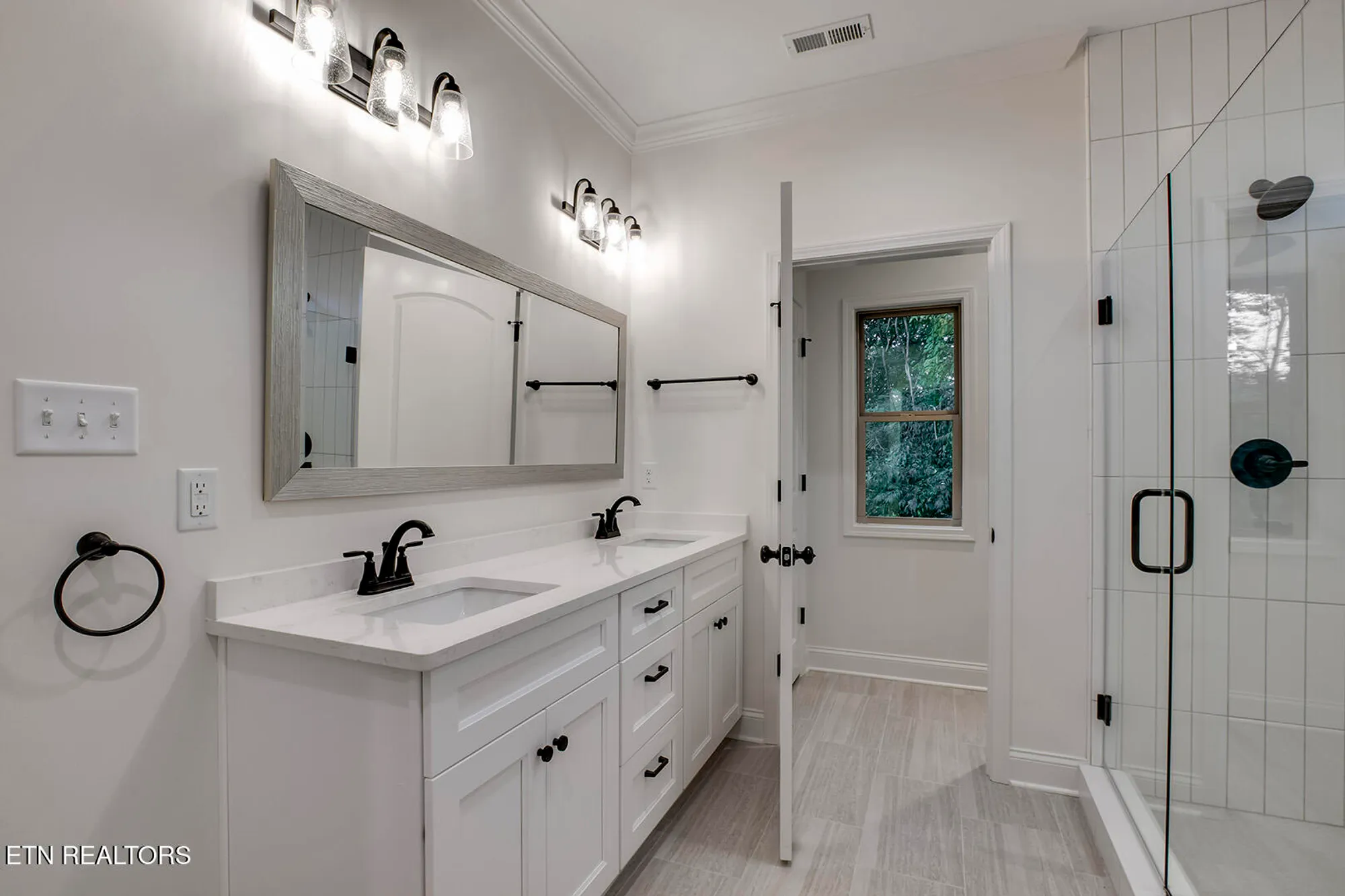 Property Slideshow image 27 of 58 | 172 utsesti way, Loudon, TN, 37774