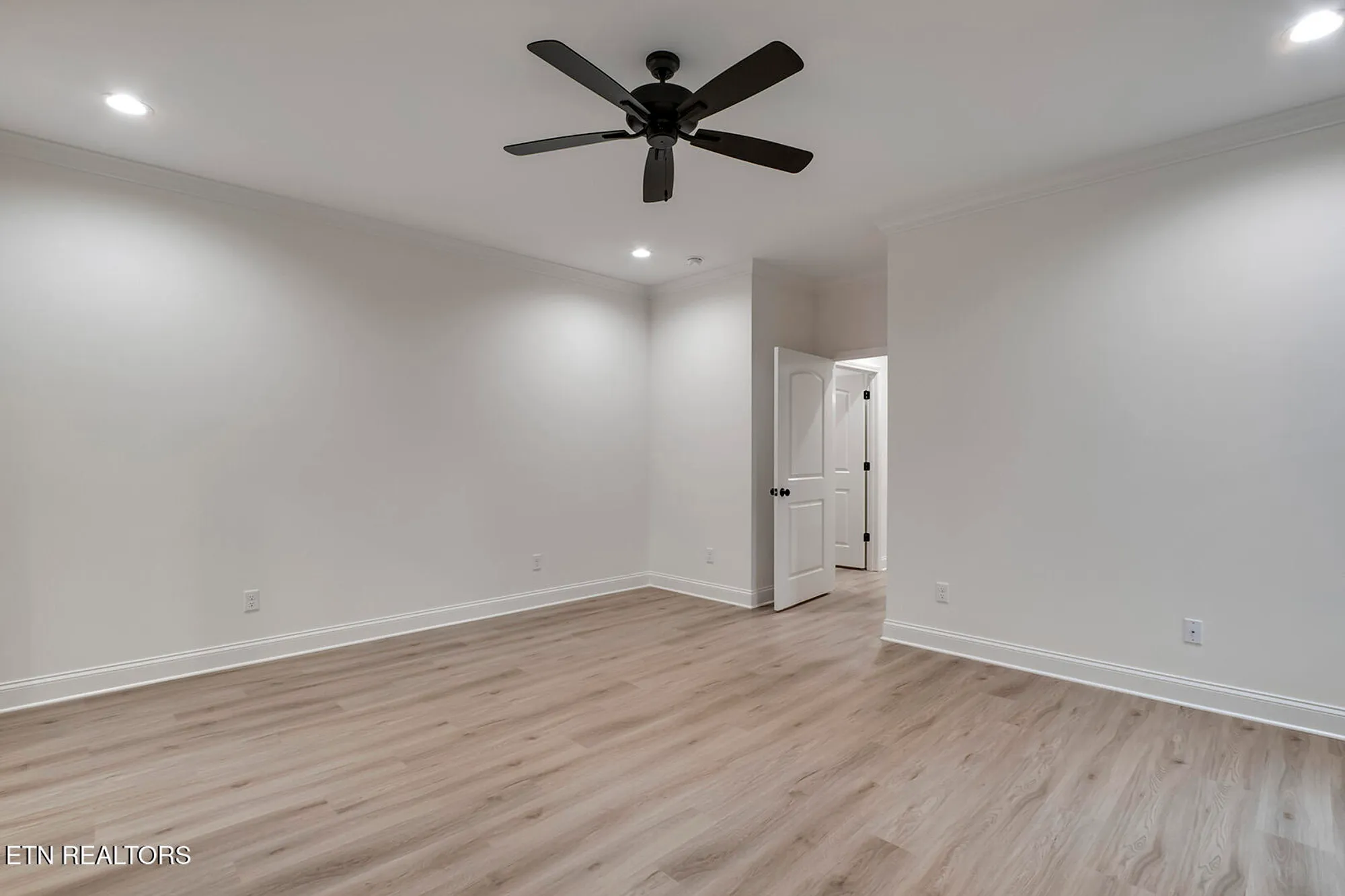 Property Slideshow image 30 of 58 | 172 utsesti way, Loudon, TN, 37774