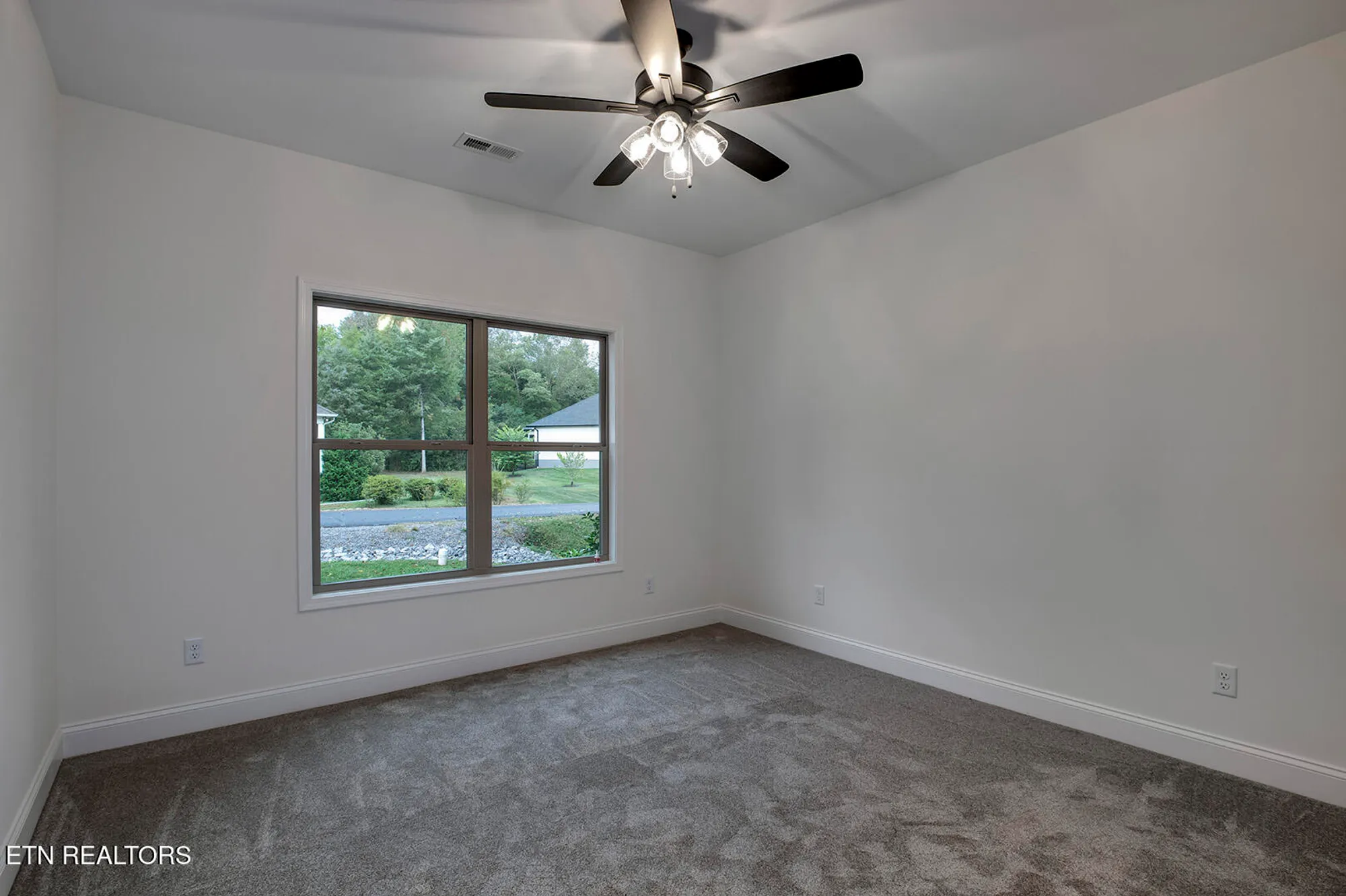 Property Slideshow image 33 of 58 | 172 utsesti way, Loudon, TN, 37774