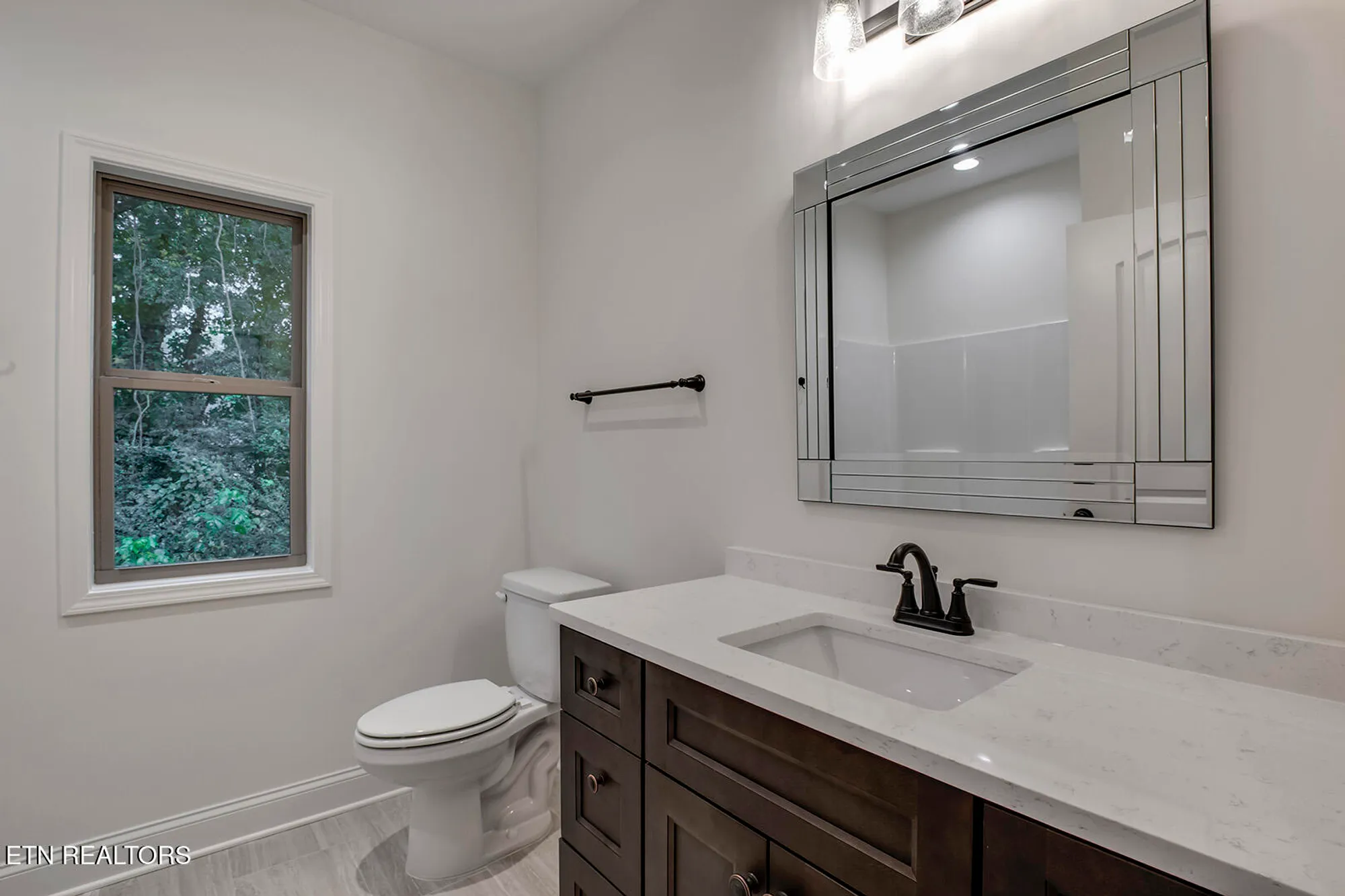 Property Slideshow image 36 of 58 | 172 utsesti way, Loudon, TN, 37774