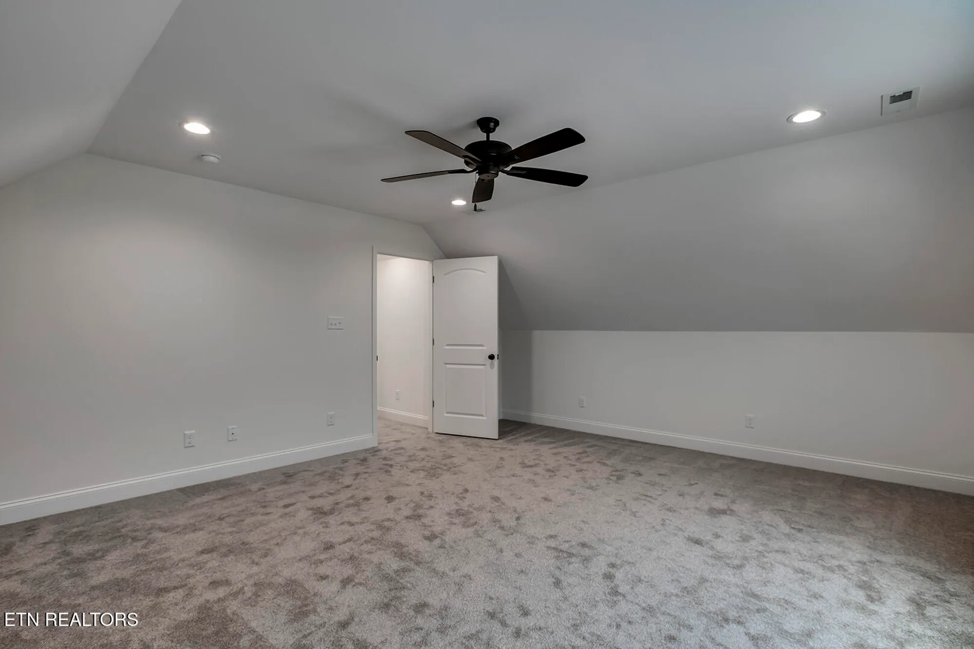 Property Slideshow image 44 of 58 | 172 utsesti way, Loudon, TN, 37774
