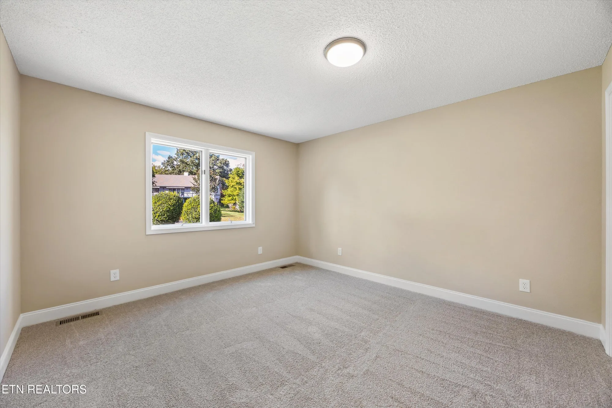 Property Slideshow image 15 of 44 | 146 talah way, Loudon, TN, 37774