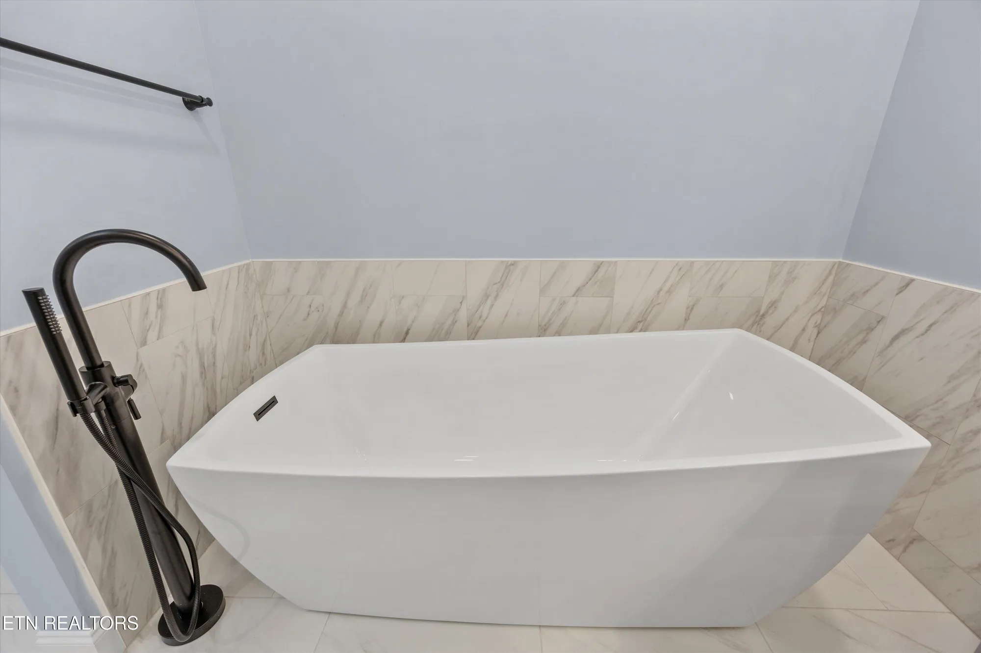 Property Slideshow image 20 of 44 | 146 talah way, Loudon, TN, 37774