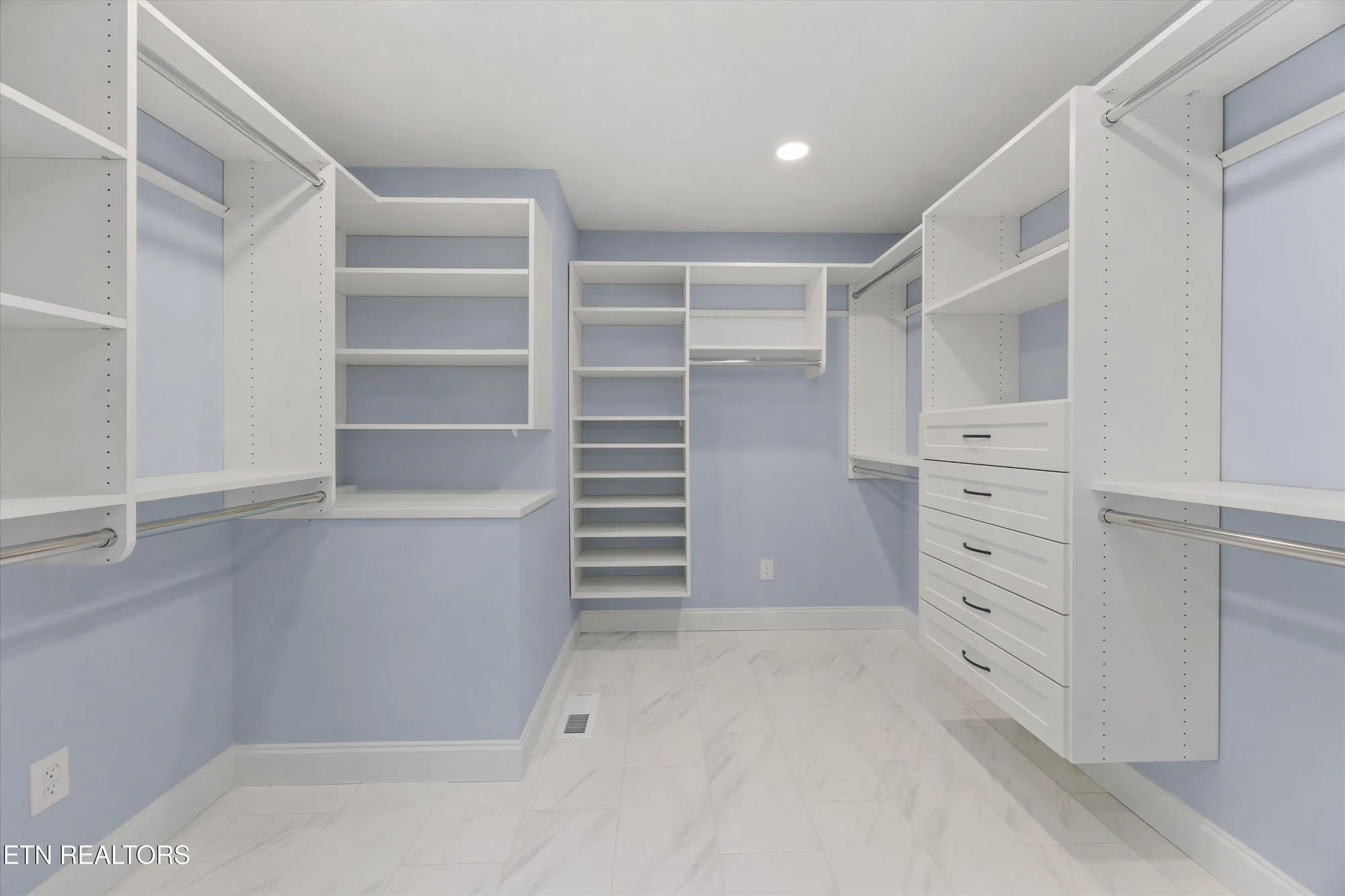 Property Slideshow image 21 of 44 | 146 talah way, Loudon, TN, 37774