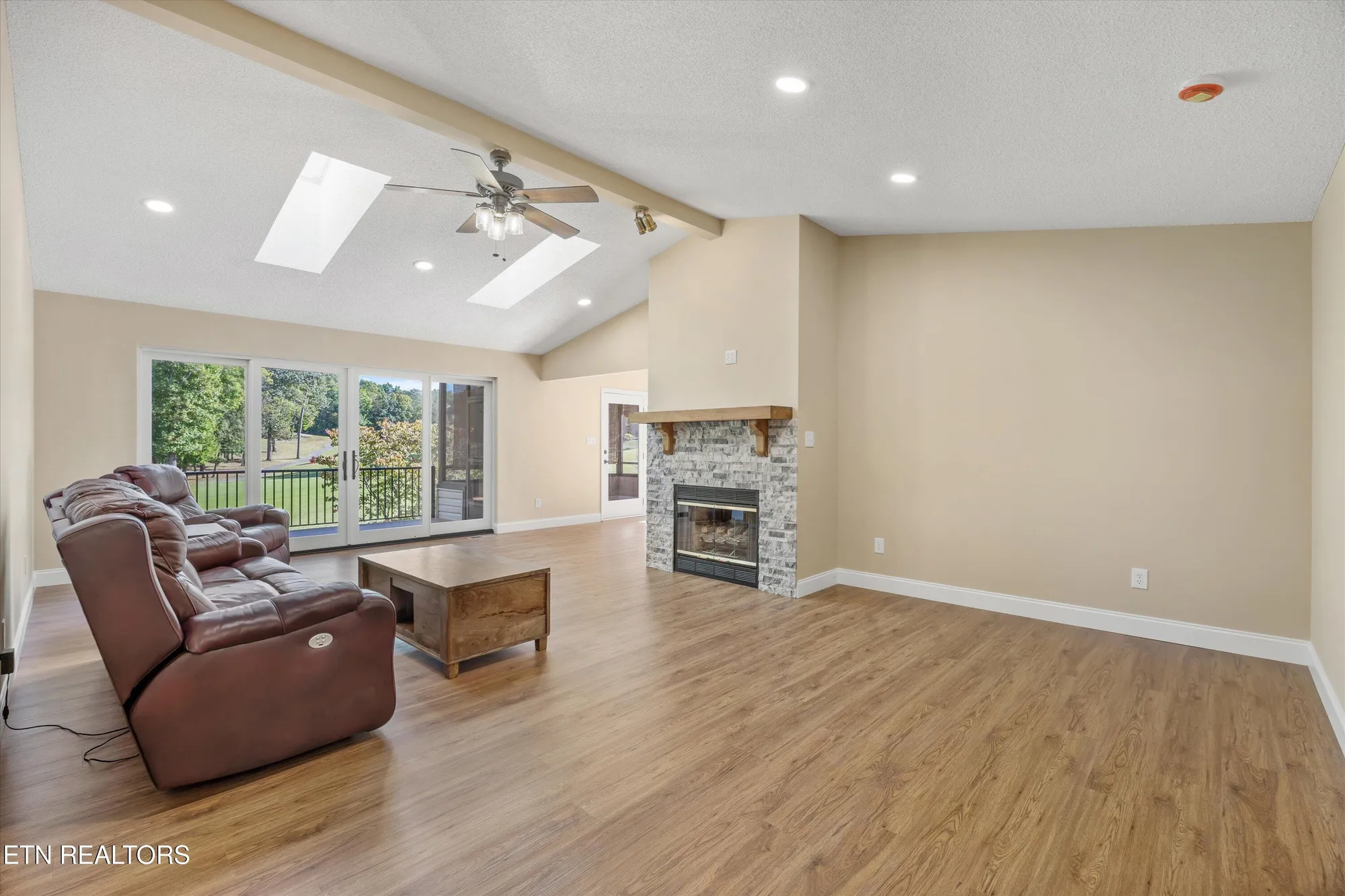 Property Slideshow image 5 of 44 | 146 talah way, Loudon, TN, 37774