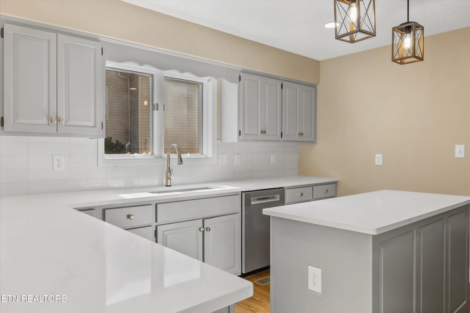 Property Slideshow image 12 of 44 | 146 talah way, Loudon, TN, 37774