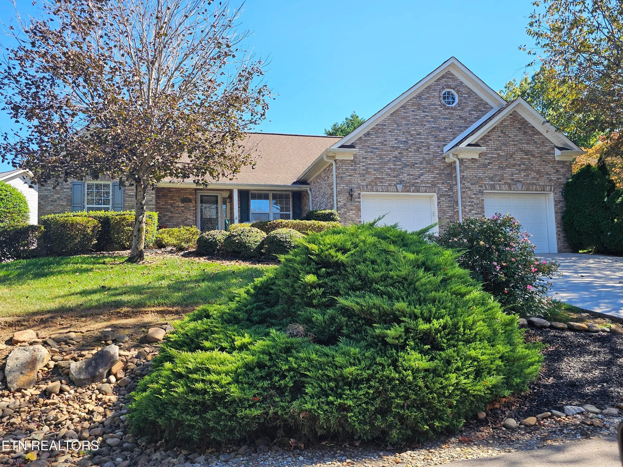 Property Slideshow image 1 of 19 | 208 kiowa pt, Loudon, TN, 37774