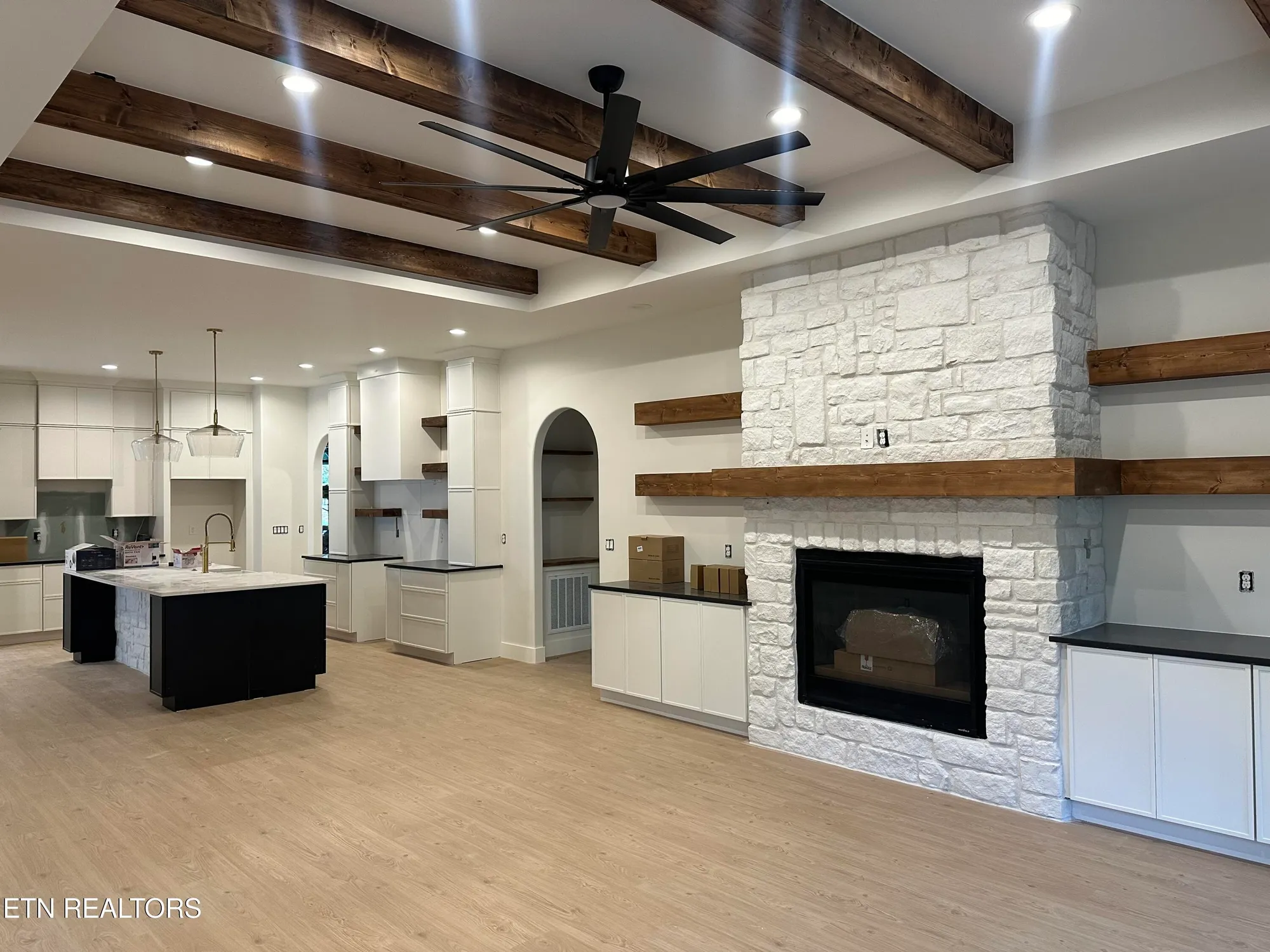 Property Slideshow image 5 of 15 | 279 ootsima way, Loudon, TN, 37774