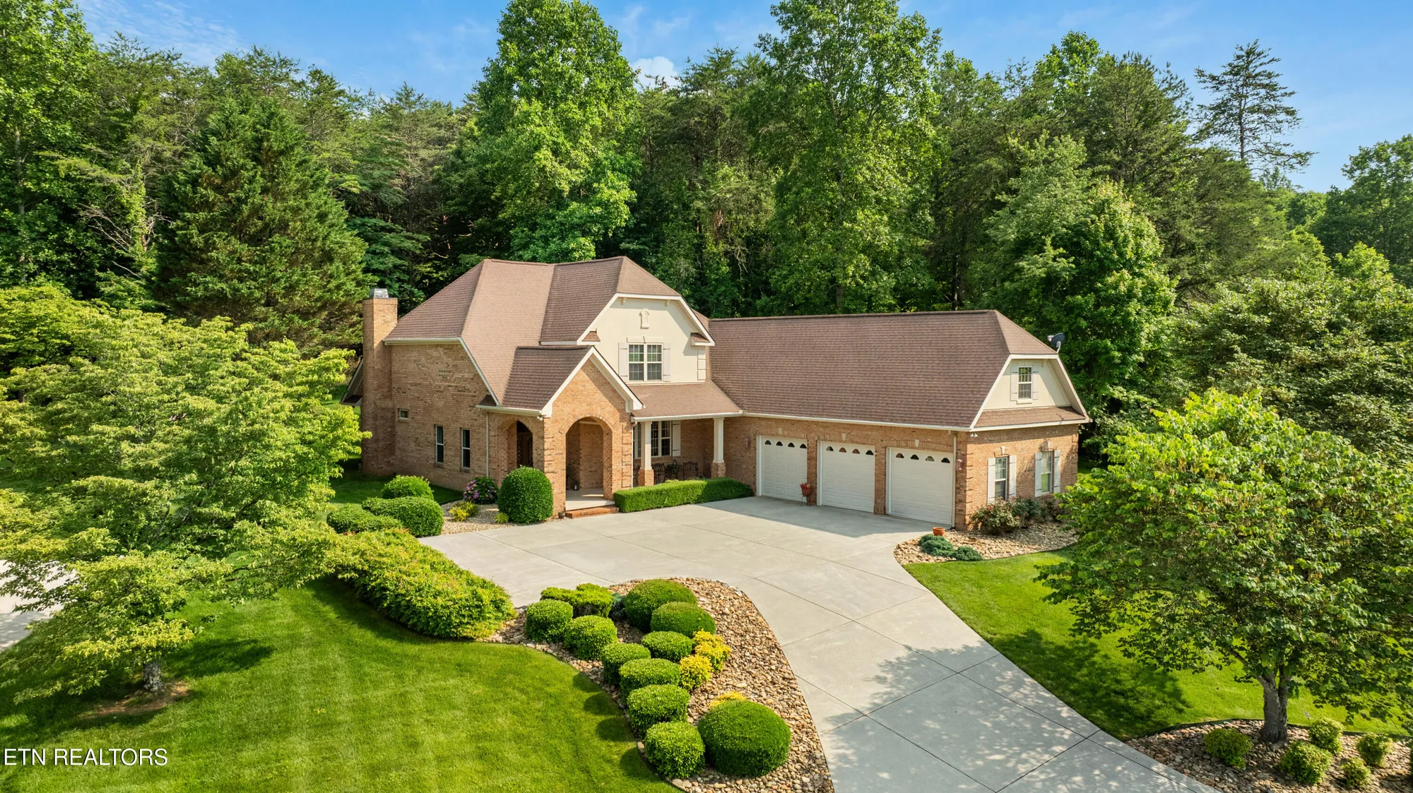 Property Slideshow image 1 of 40 | 725 wood duck dr, Vonore, TN, 37885