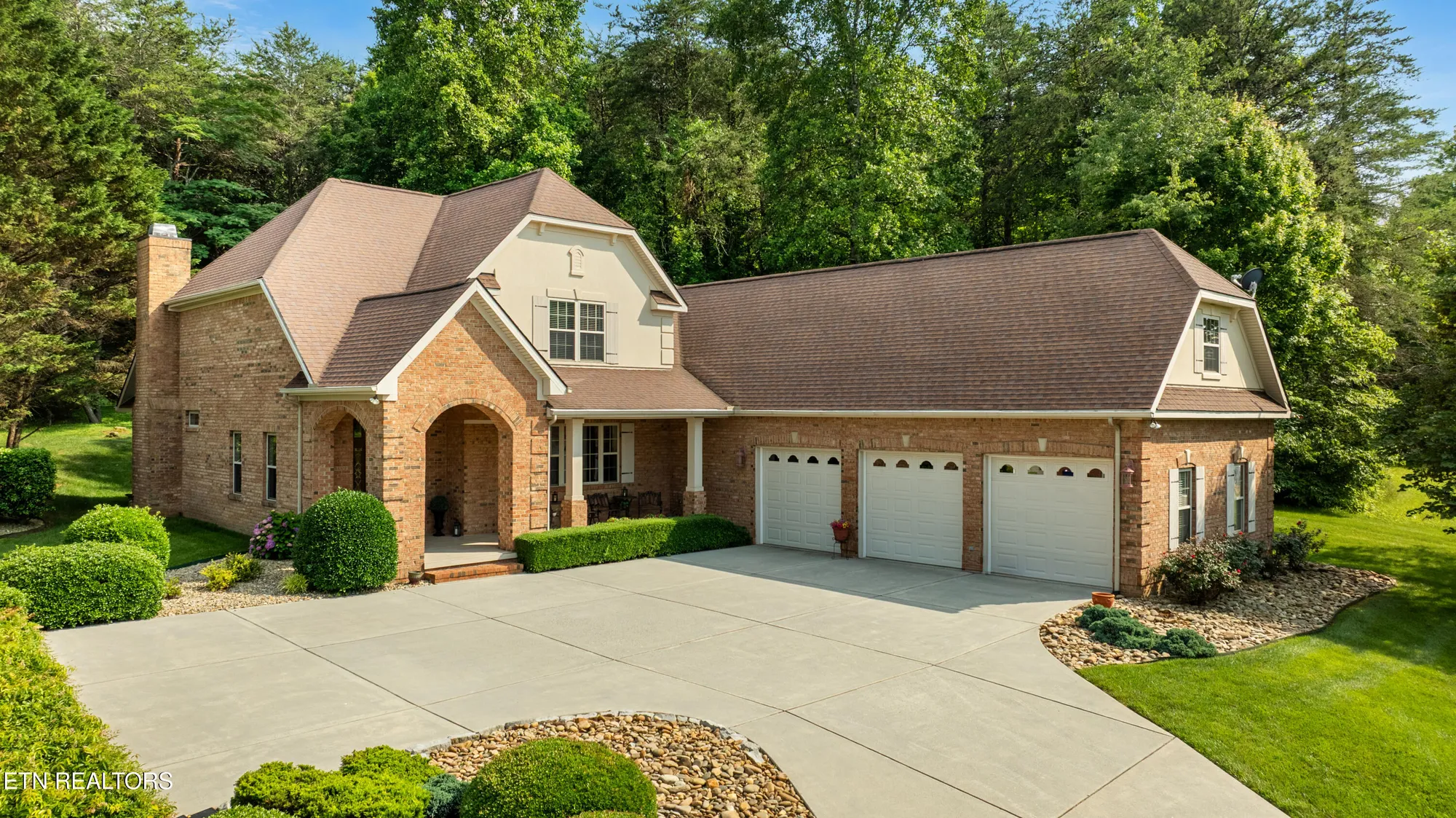 Property Slideshow image 2 of 40 | 725 wood duck dr, Vonore, TN, 37885