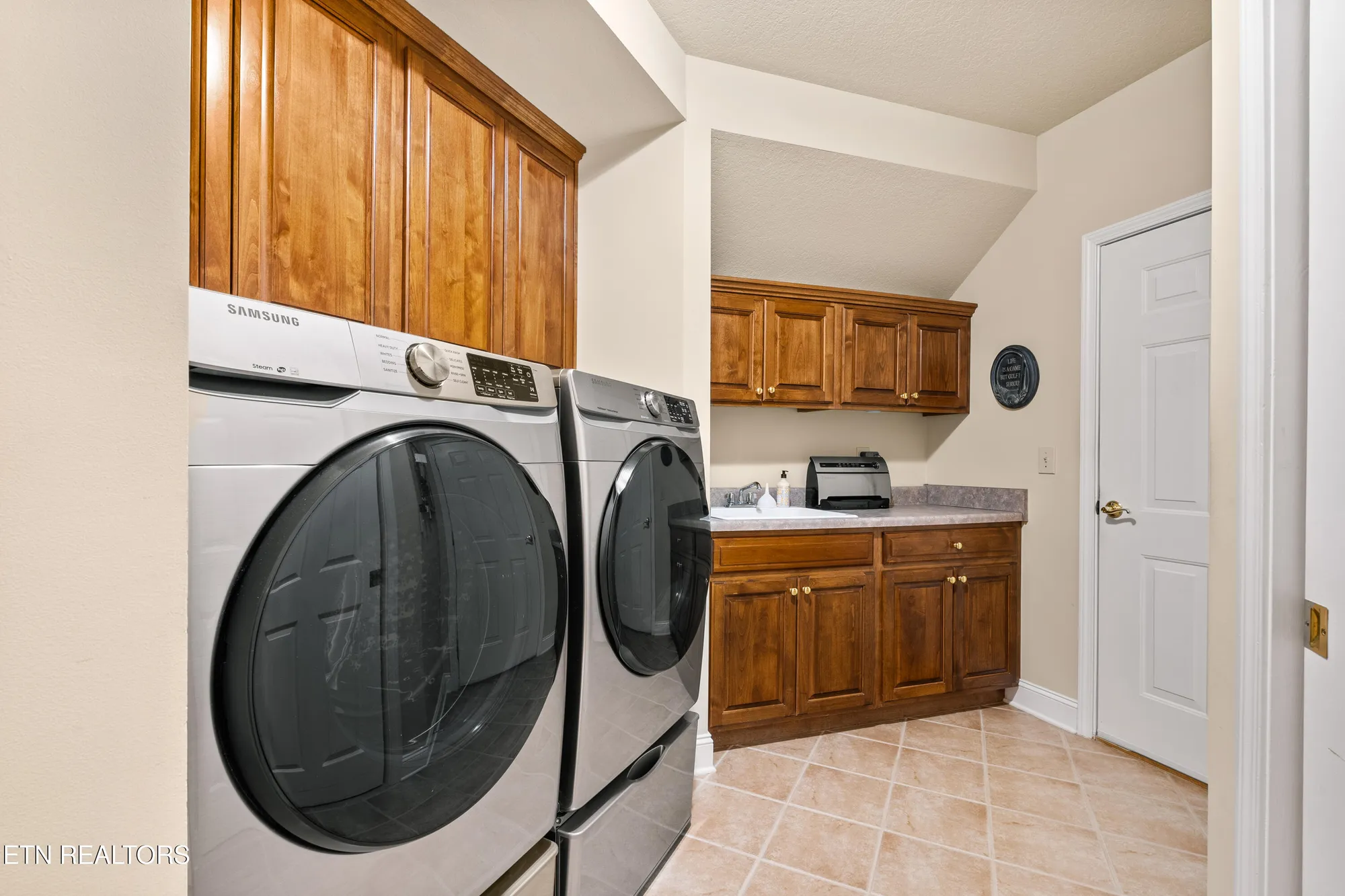 Property Slideshow image 27 of 40 | 725 wood duck dr, Vonore, TN, 37885