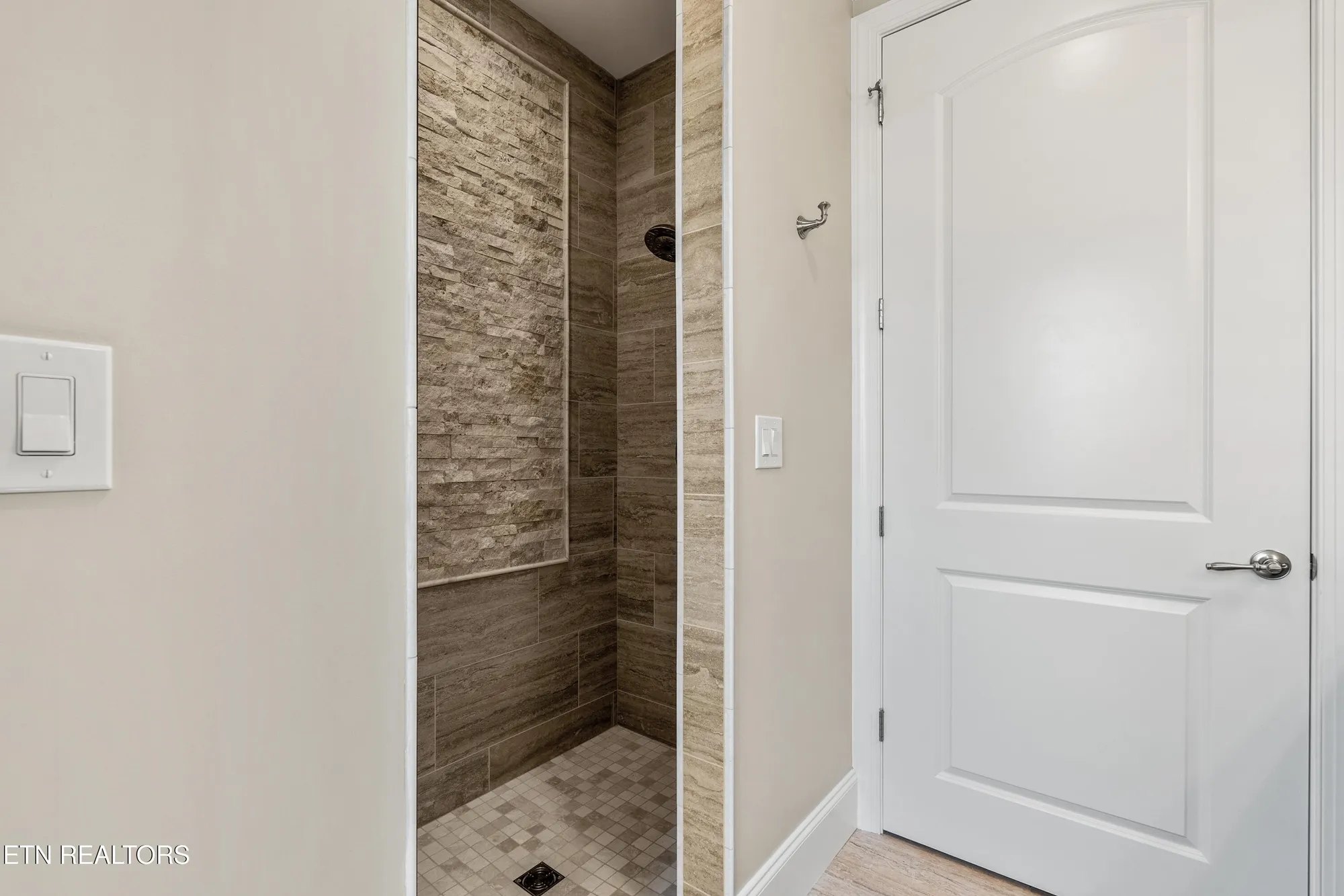 Property Slideshow image 17 of 49 | 320 watercrest dr, Vonore, TN, 37885