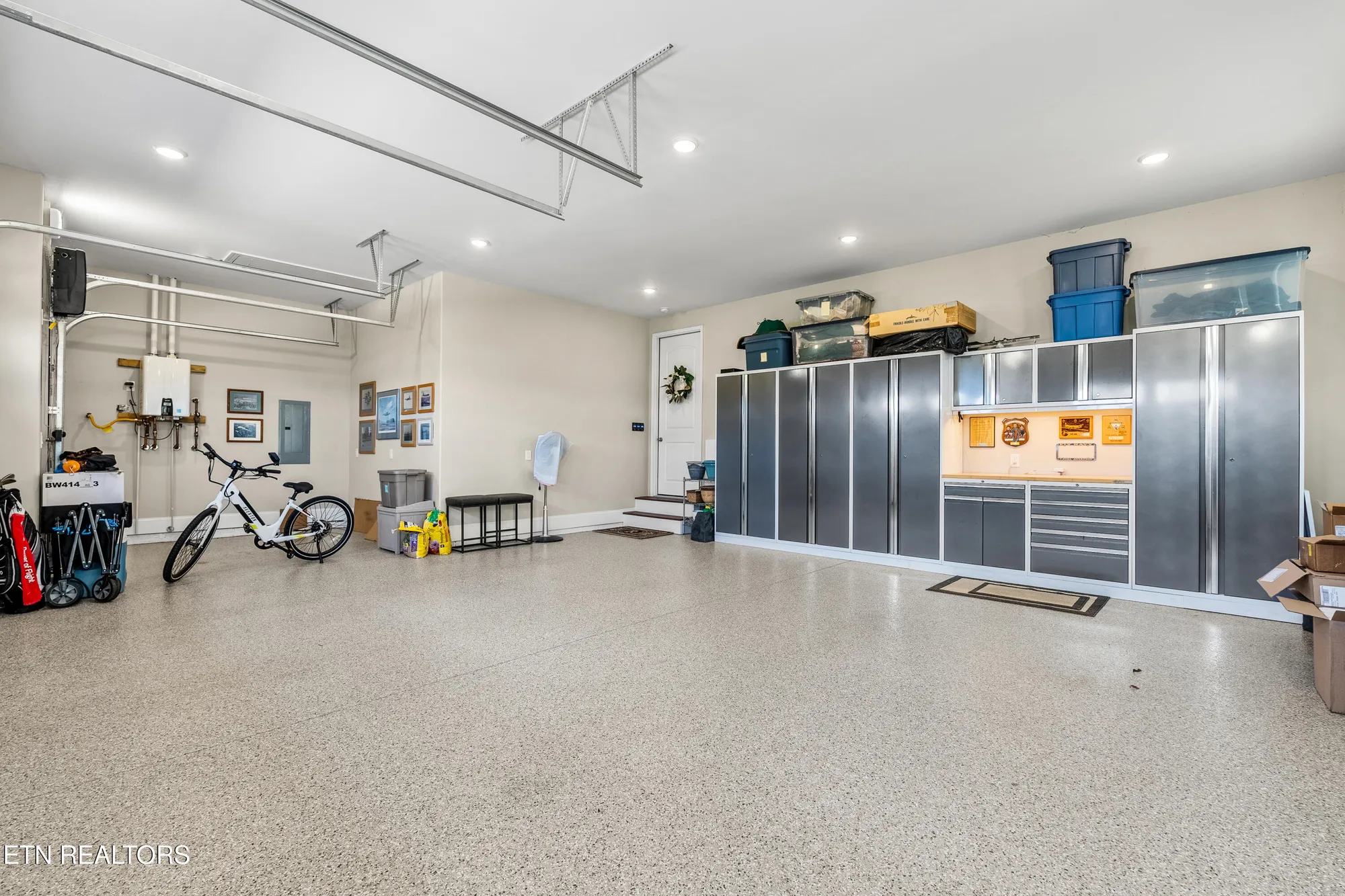 Property Slideshow image 29 of 49 | 320 watercrest dr, Vonore, TN, 37885