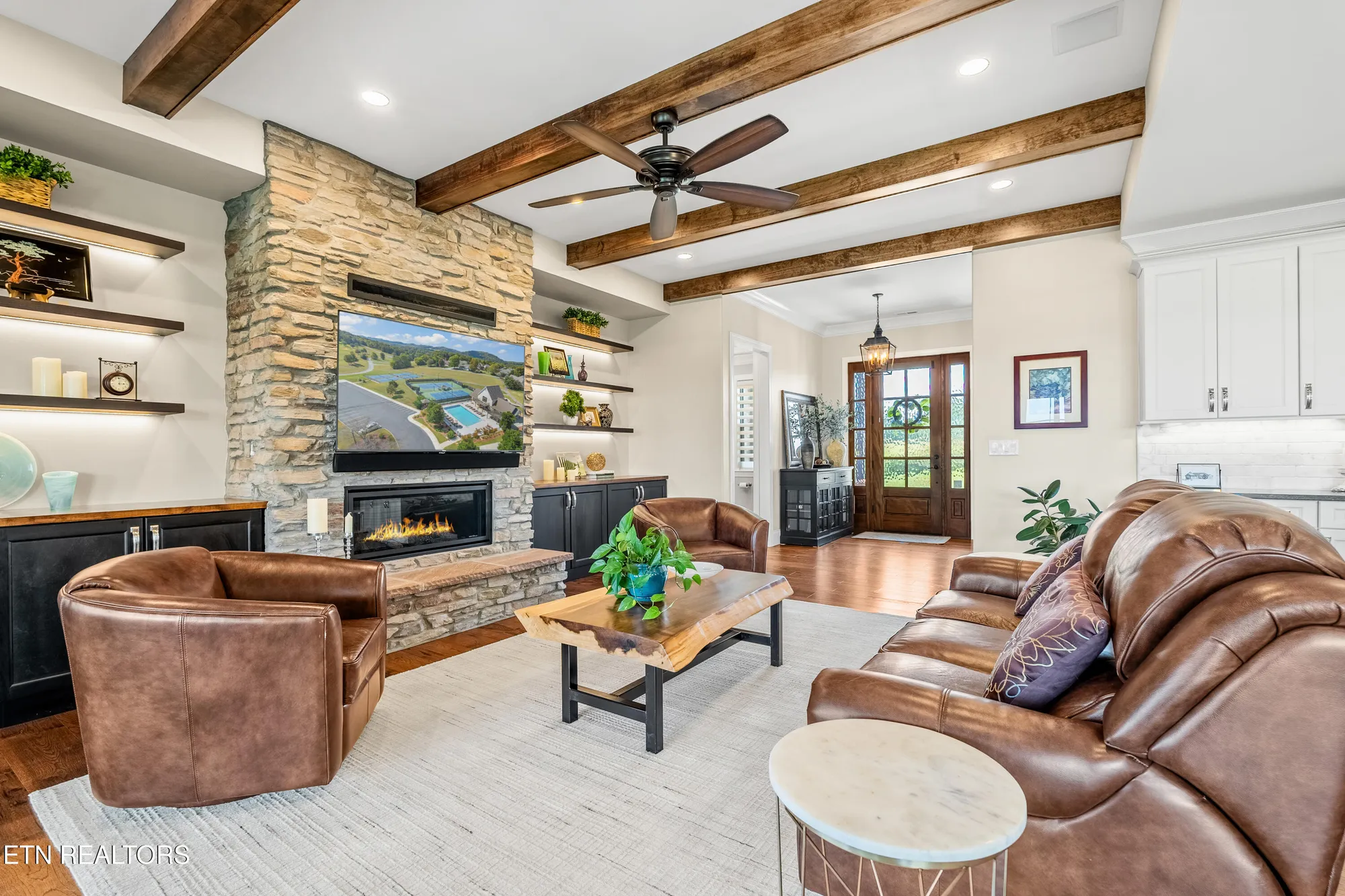 Property Slideshow image 31 of 49 | 320 watercrest dr, Vonore, TN, 37885