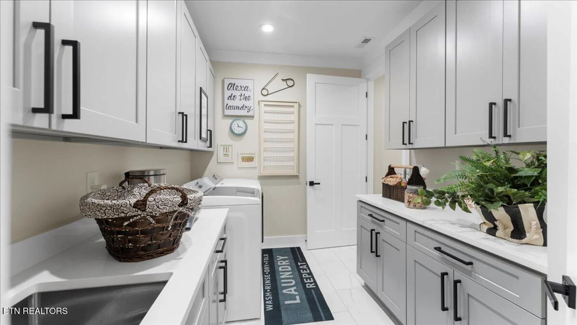 Property Slideshow image 24 of 45 | 140 utsesti way, Loudon, TN, 37774