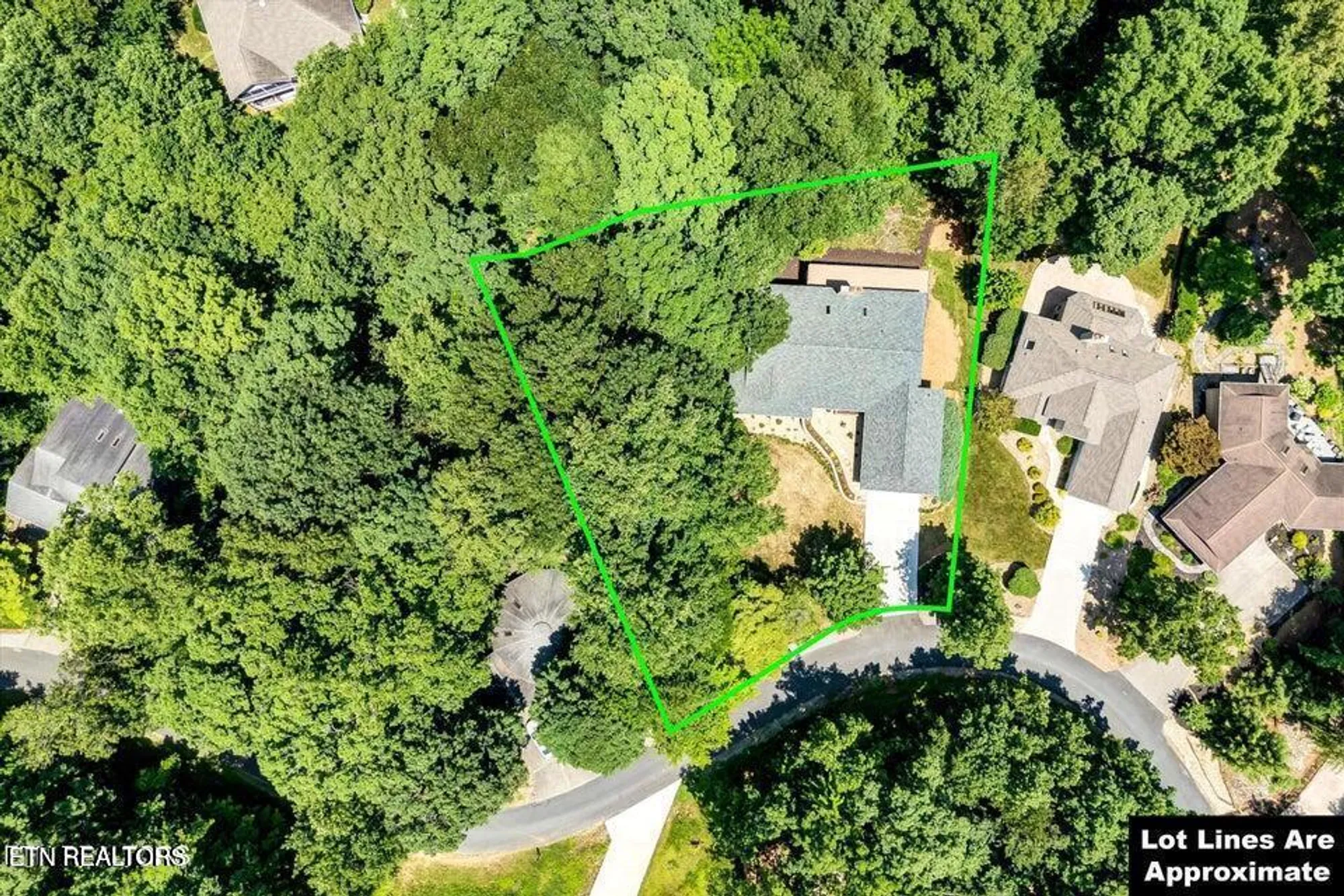 Property Slideshow image 31 of 34 | 143 inata cir, Loudon, TN, 37774