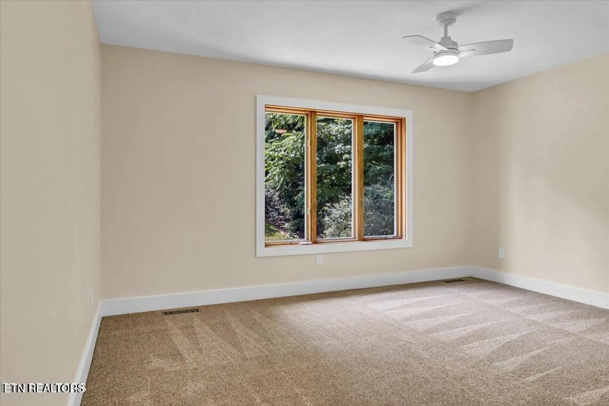 Property Slideshow image 19 of 34 | 143 inata cir, Loudon, TN, 37774