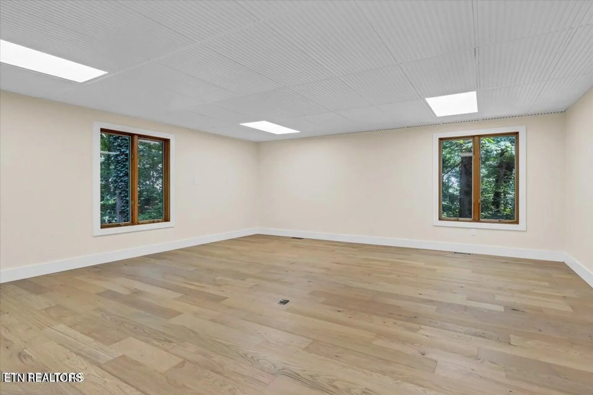 Property Slideshow image 25 of 34 | 143 inata cir, Loudon, TN, 37774