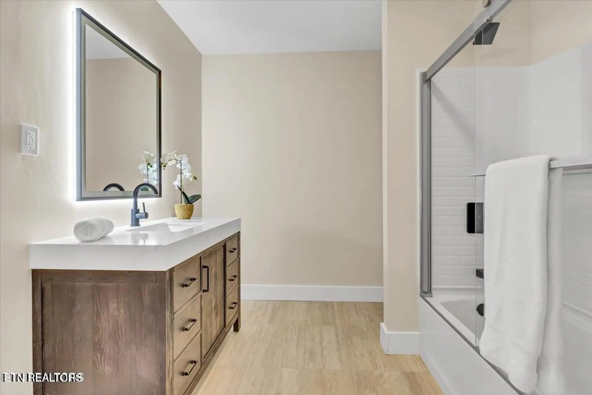 Property Slideshow image 24 of 34 | 143 inata cir, Loudon, TN, 37774